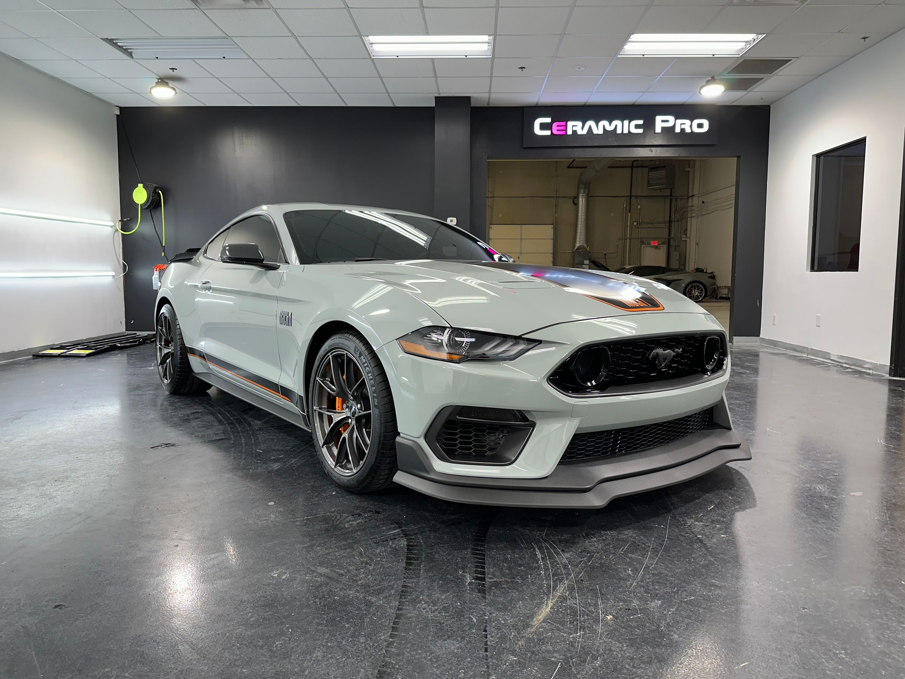Grey Ford S550 Mustang Mach 1 with 19" VS-5RS Apex wheels in Anthracite