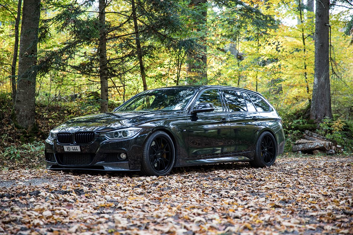 Black BMW F31 Wagon 3 Series with 19" FL-5 Apex wheels in Anthracite