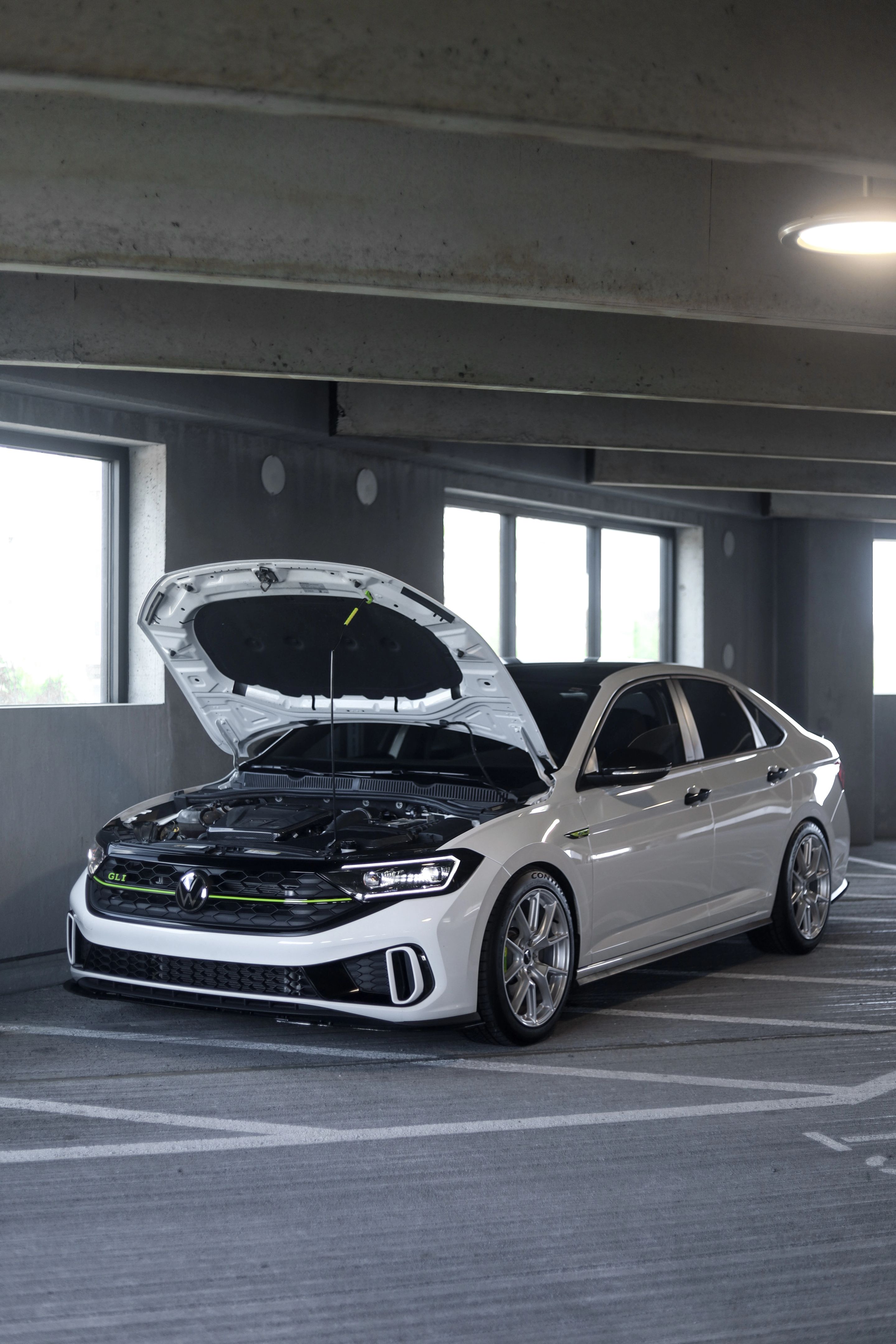 White VW MK7 GLI with 18" VS-5 Apex wheels in Race Silver