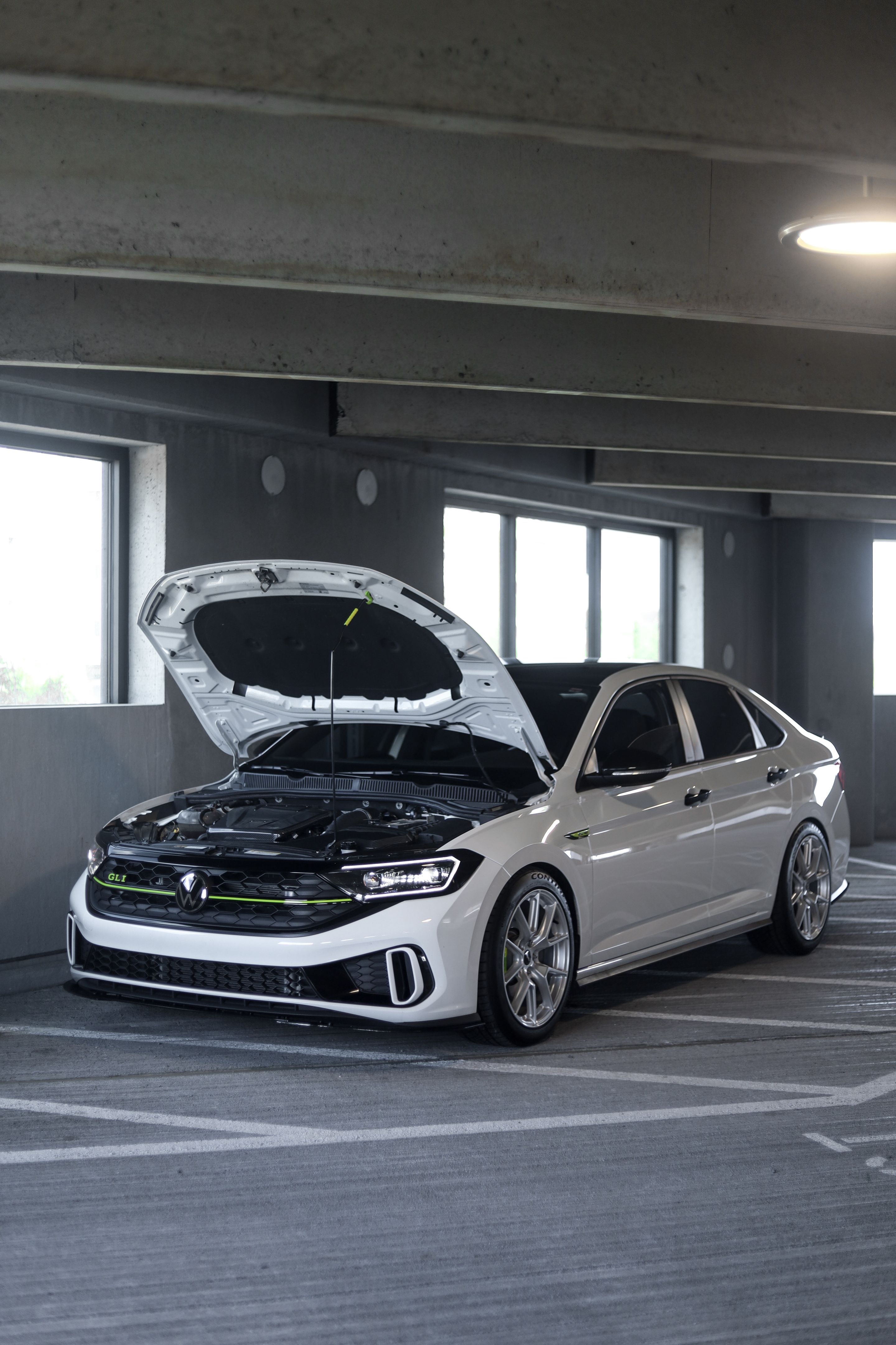 White VW MK7 GLI with 18" VS-5 Apex wheels in Race Silver