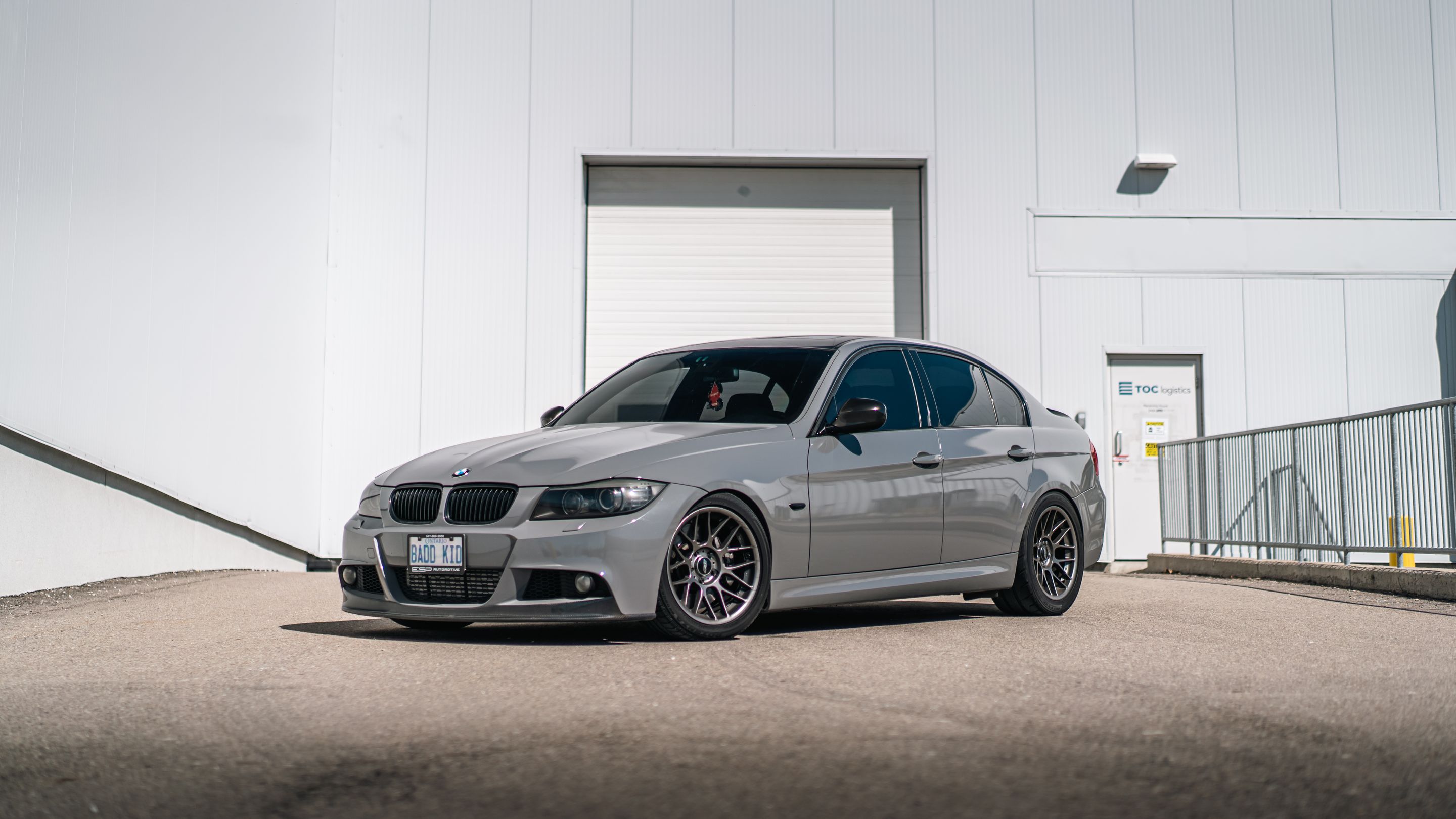 Grey BMW E90 LCI Sedan 3 Series with 17" ARC-8 Apex wheels in Anthracite