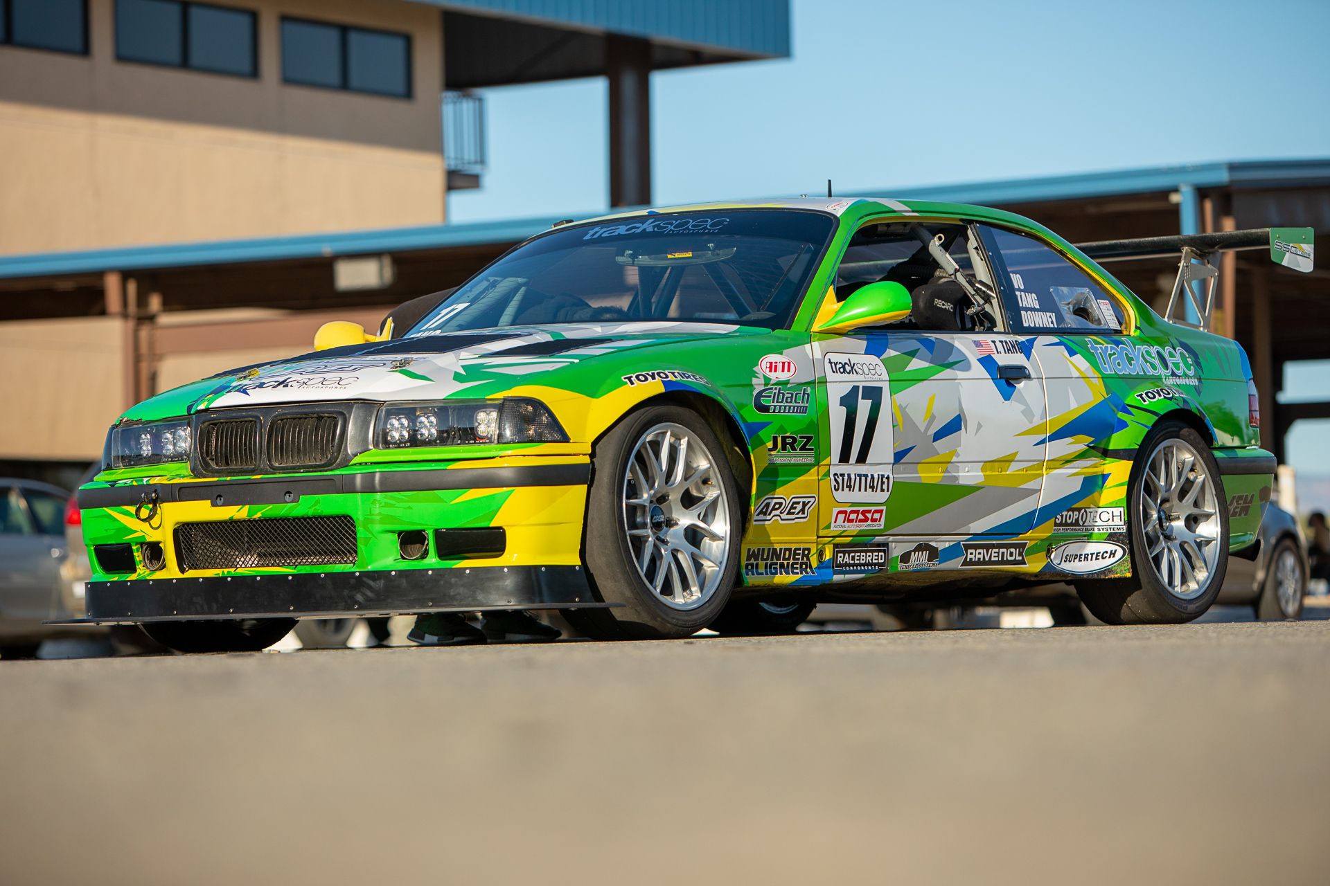 Race Livery BMW E36 M3 with 18" EC-7R Apex wheels in Brushed Clear