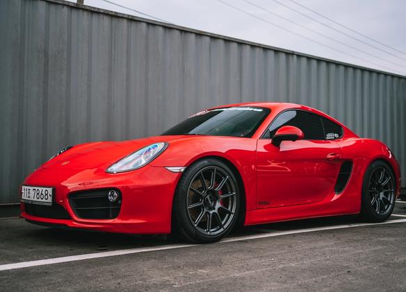 Porsche 981 Cayman S with 19" SM-10 in Anthracite