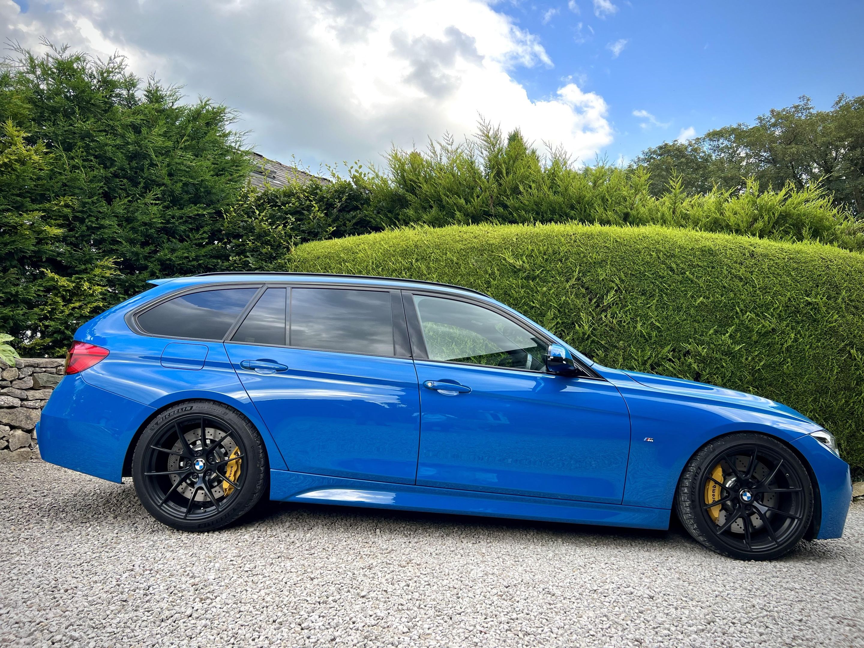 Blue BMW F31 Wagon 3 Series with 19" VS-5RS Apex wheels in Satin Black
