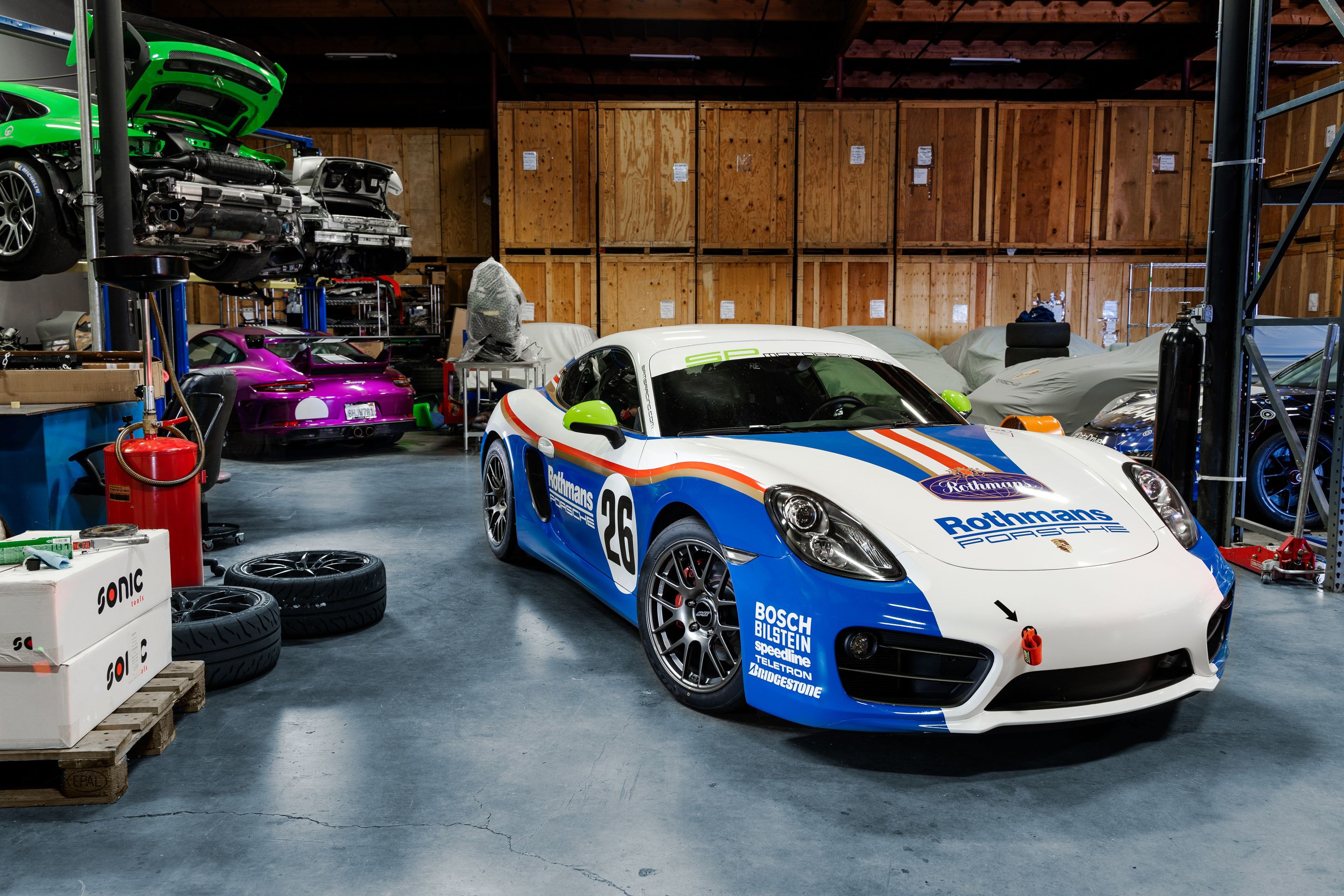 White Porsche 981 Cayman S with 18" EC-7R Apex wheels in Anthracite