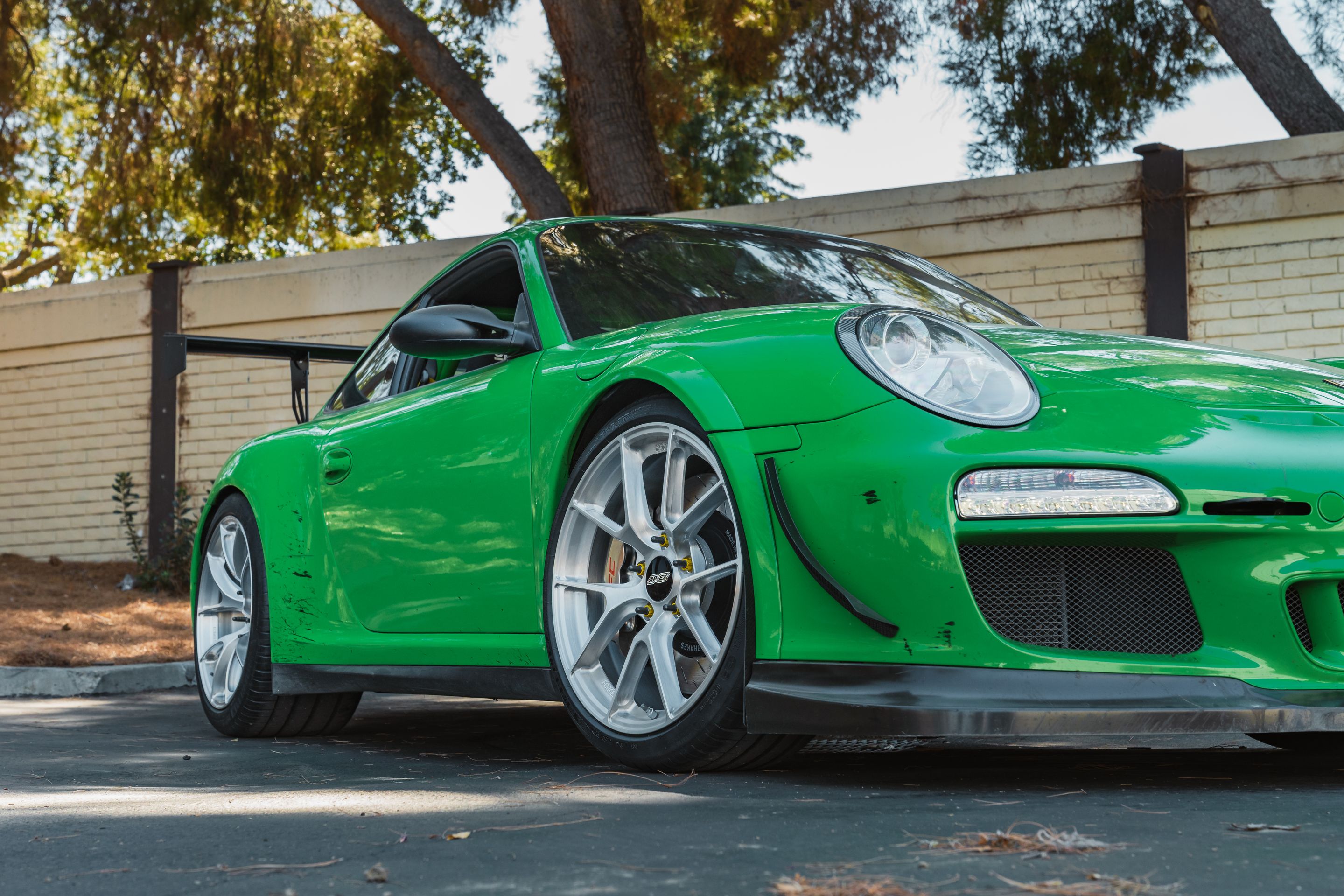 Green Porsche 911 997 GT3 RS with 19" VS-5RS Apex wheels in Brushed Clear