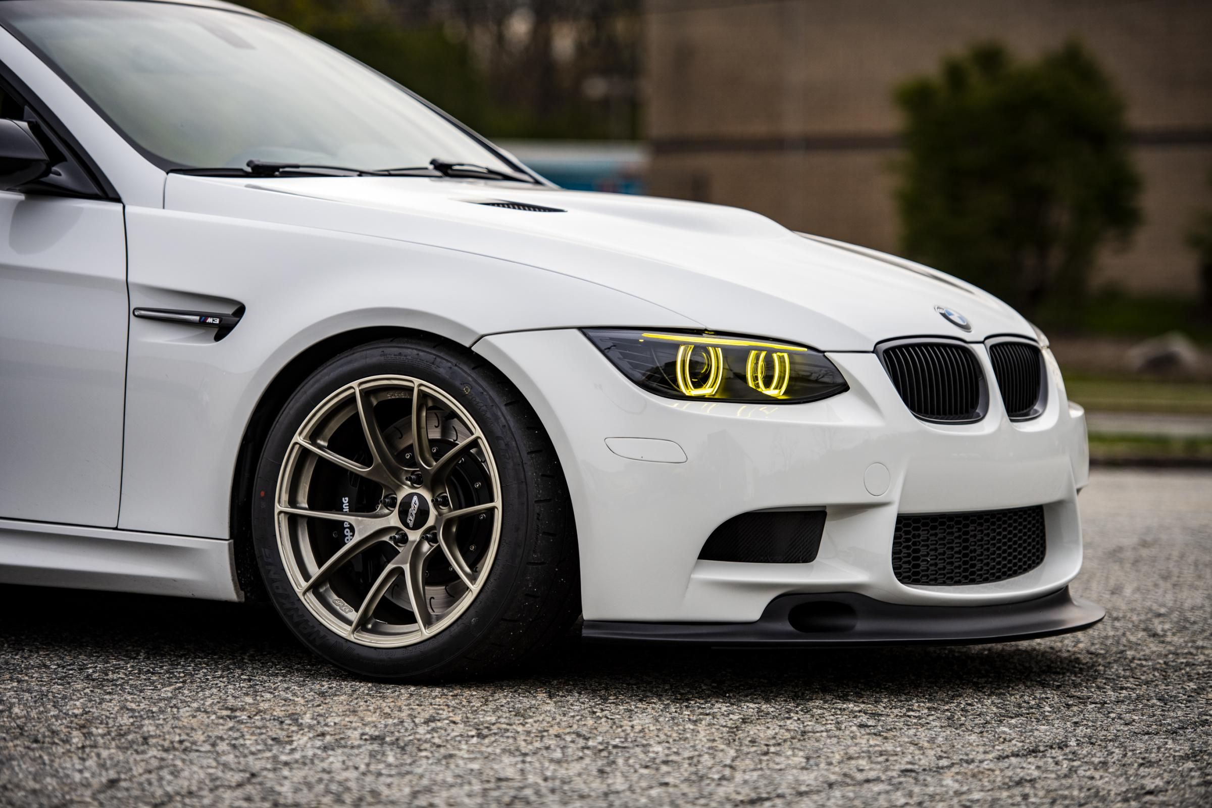 White BMW E92 Coupe M3 with 18" VS-5RS Apex wheels in Motorsport Gold