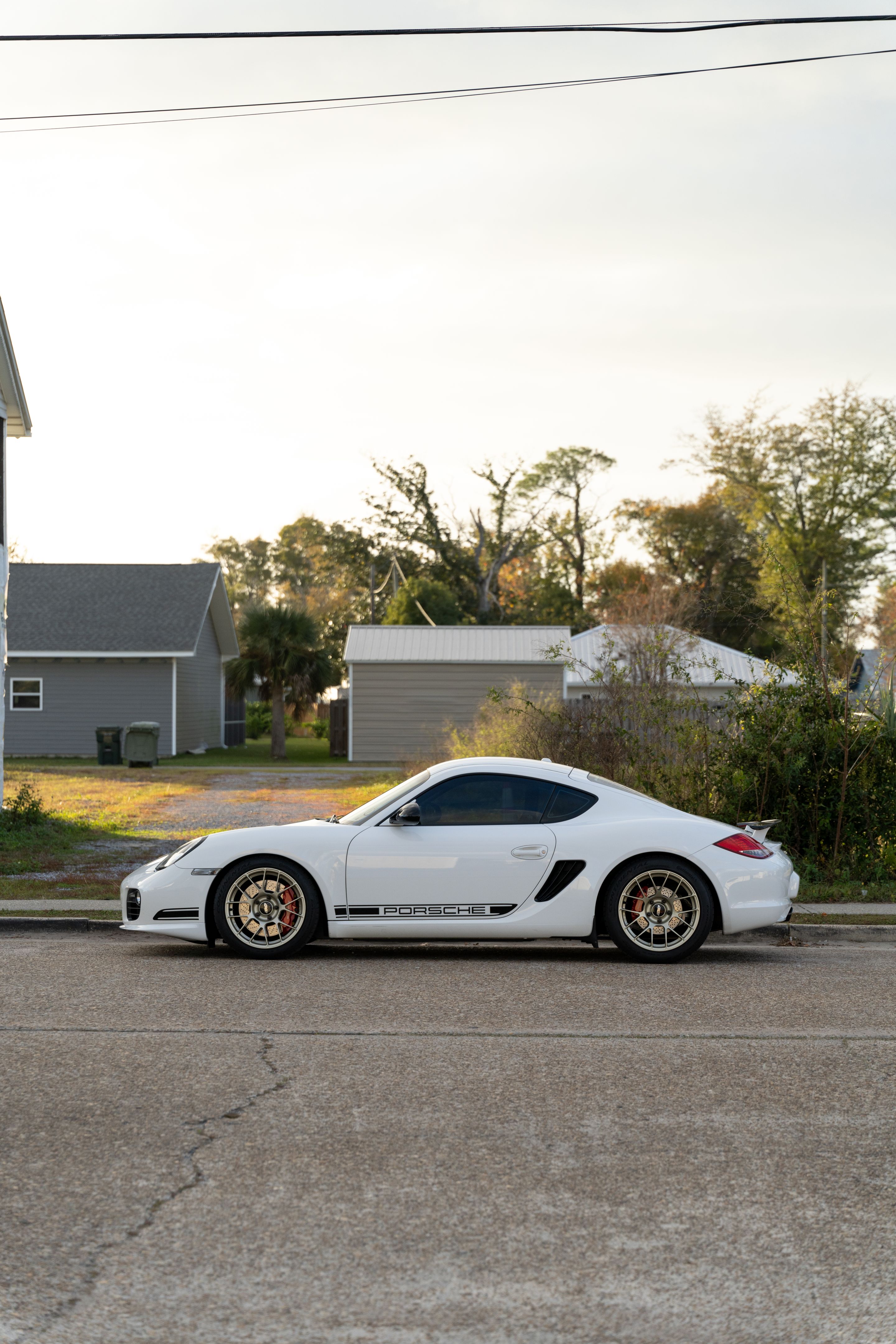 White Porsche 987 Cayman R with 18" EC-7RS Apex wheels in Motorsport Gold
