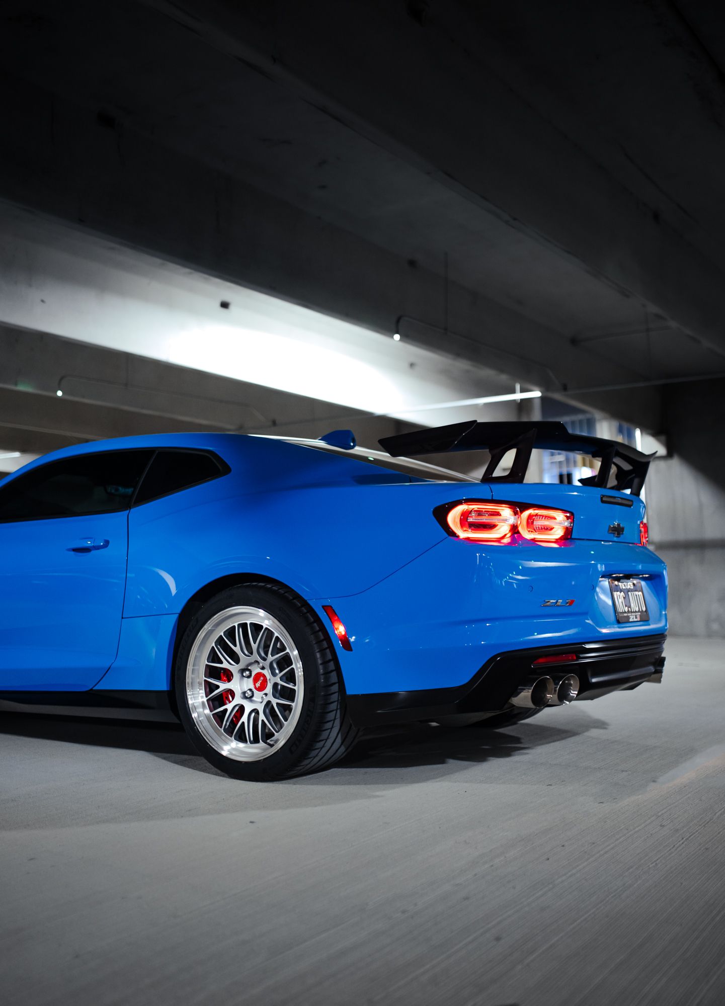 Blue Chevrolet 6th Gen Camaro ZL1 1LE with 19" ML-10RT Apex wheels in Machined Lip Race Silver