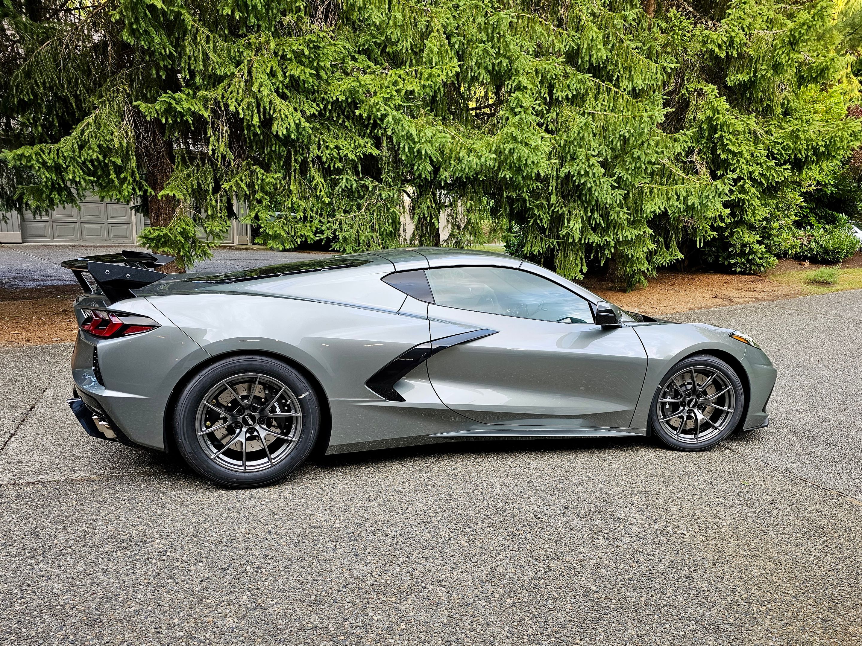 Grey Chevrolet C8 Corvette Stingray/Z51 with 18" VS-5RS Apex wheels in Anthracite