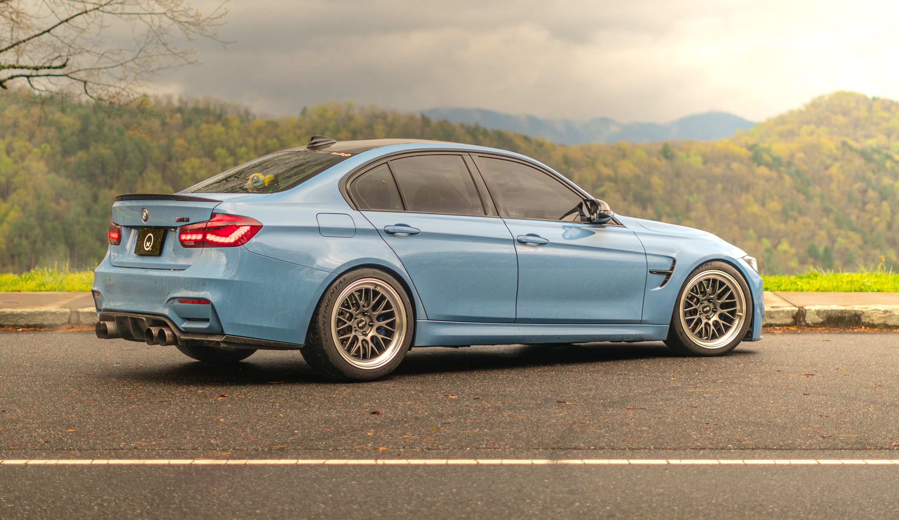 Blue BMW F80 M3 with 19" ML-10RT Apex wheels in Machined Lip Anthracite