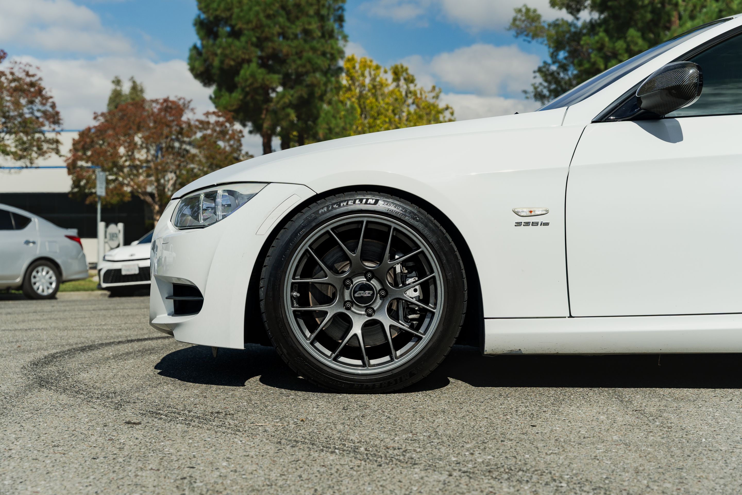 White BMW E92 Coupe 3 Series with 18" EC-7 Apex wheels in Anthracite