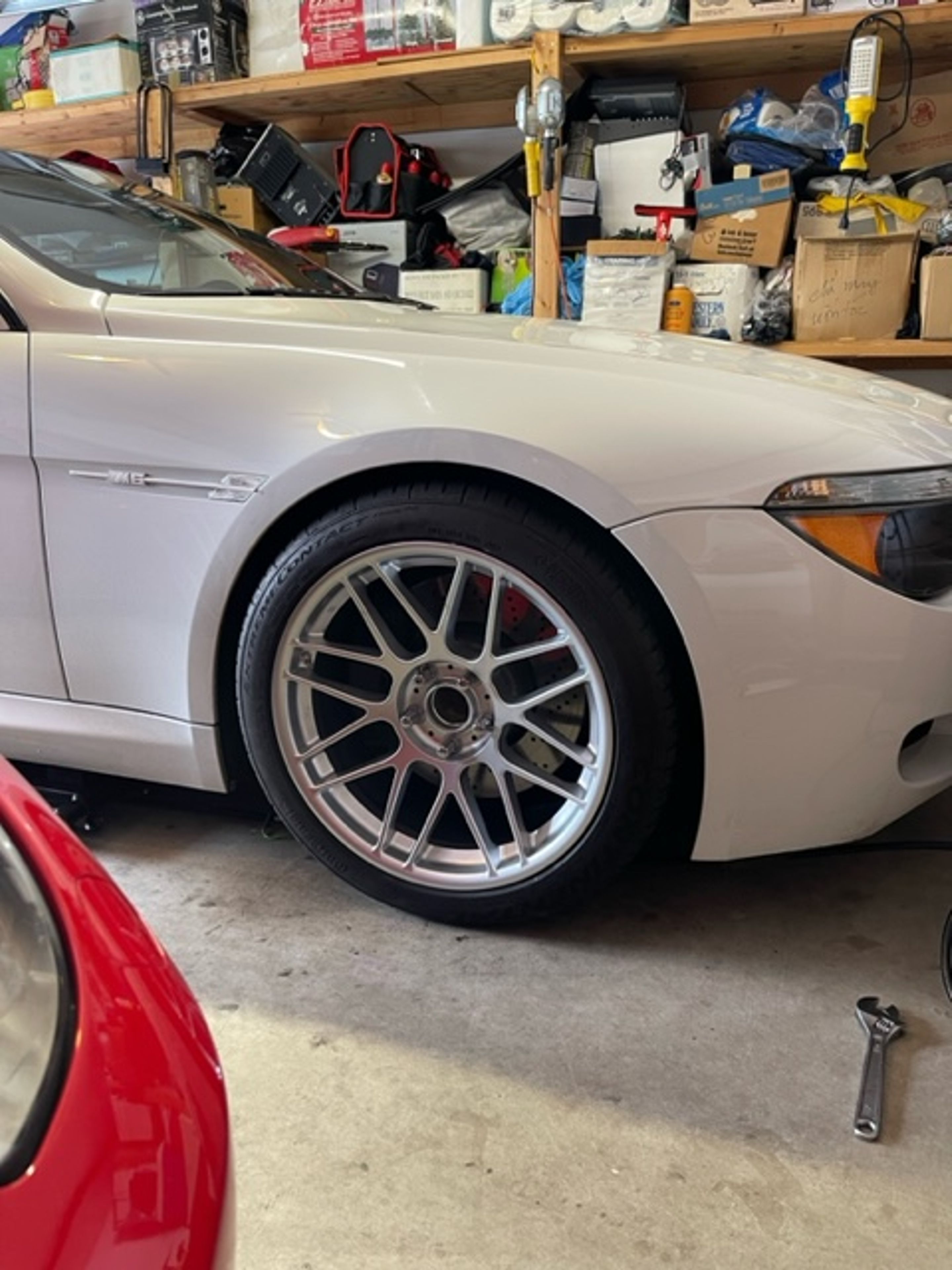 White BMW E63 Coupe M6 with 19" ARC-8 Apex wheels in Hyper Silver