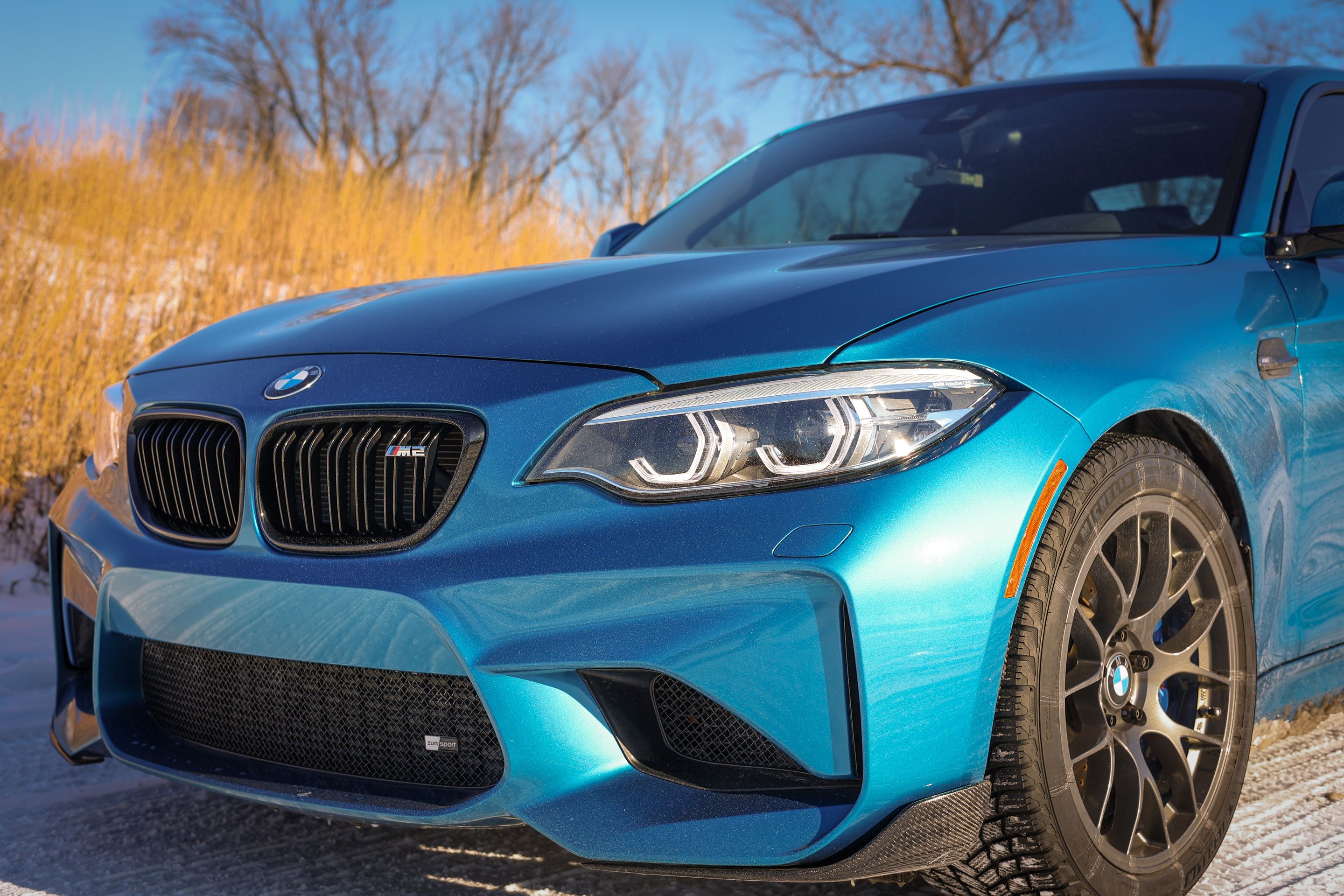 Blue BMW F87 M2 with 18" EC-7 Apex wheels in Anthracite