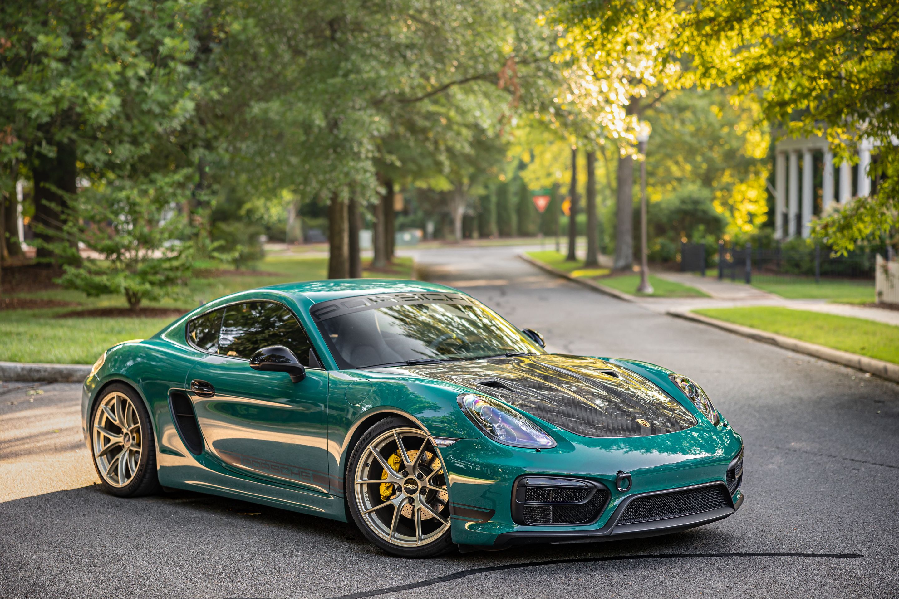 Green Porsche 981 Cayman GTS with 20" VS-5RS Apex wheels in Motorsport Gold
