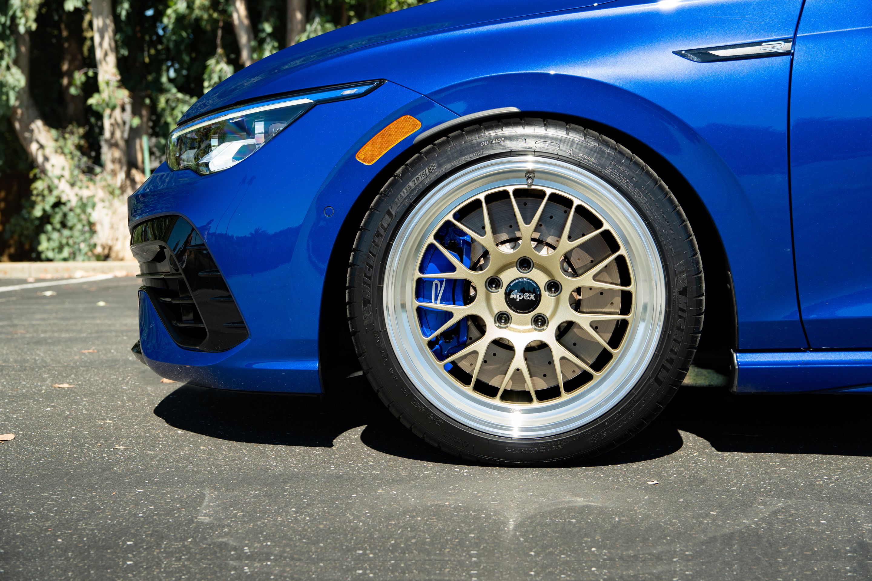 Blue VW MK8 Golf R with 18" ML-10RT Apex wheels in Machined Lip Gloss Motorsport Gold