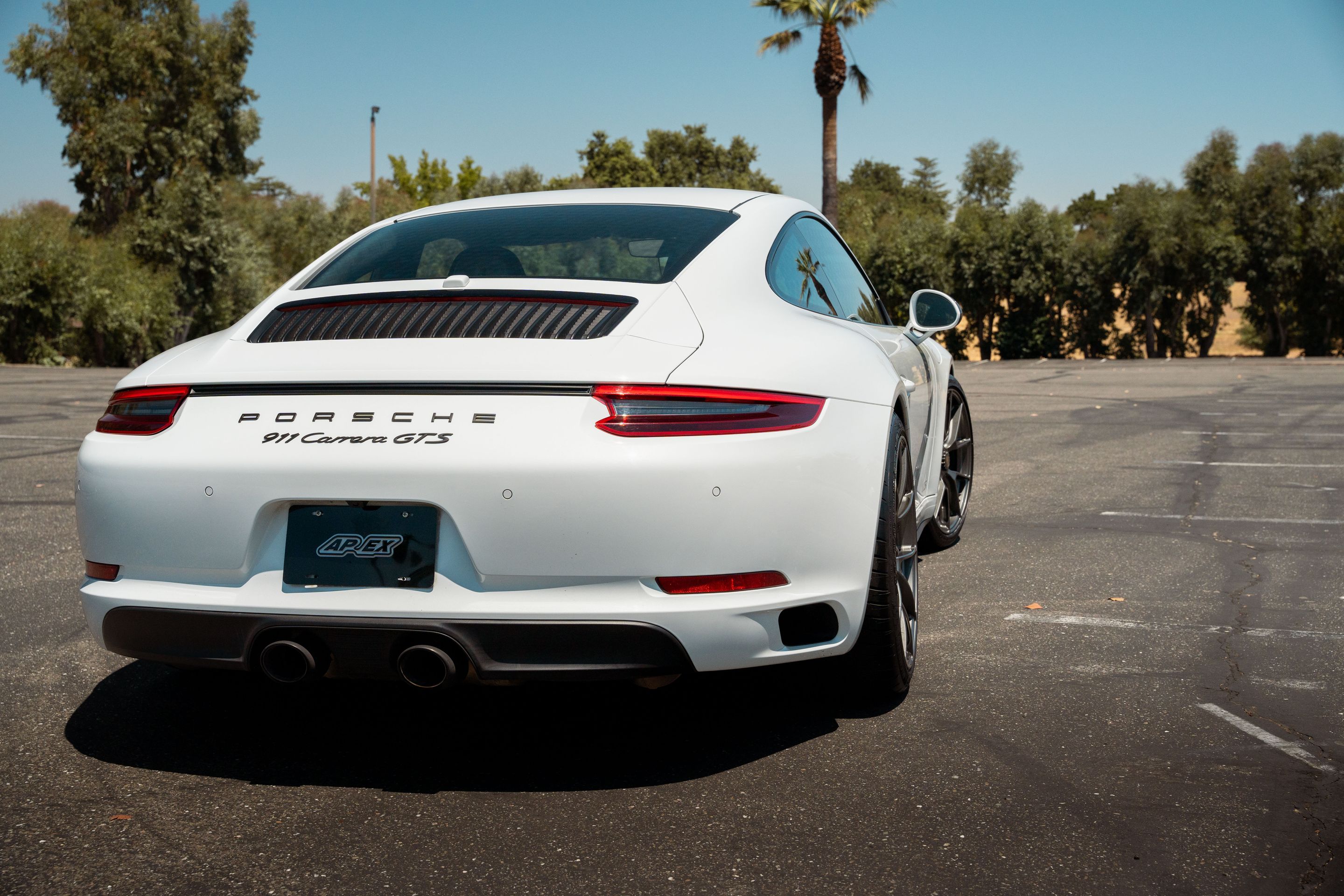 White Porsche 911 991.2 Carrera GTS with 20" VS-5RS Apex wheels in Anthracite