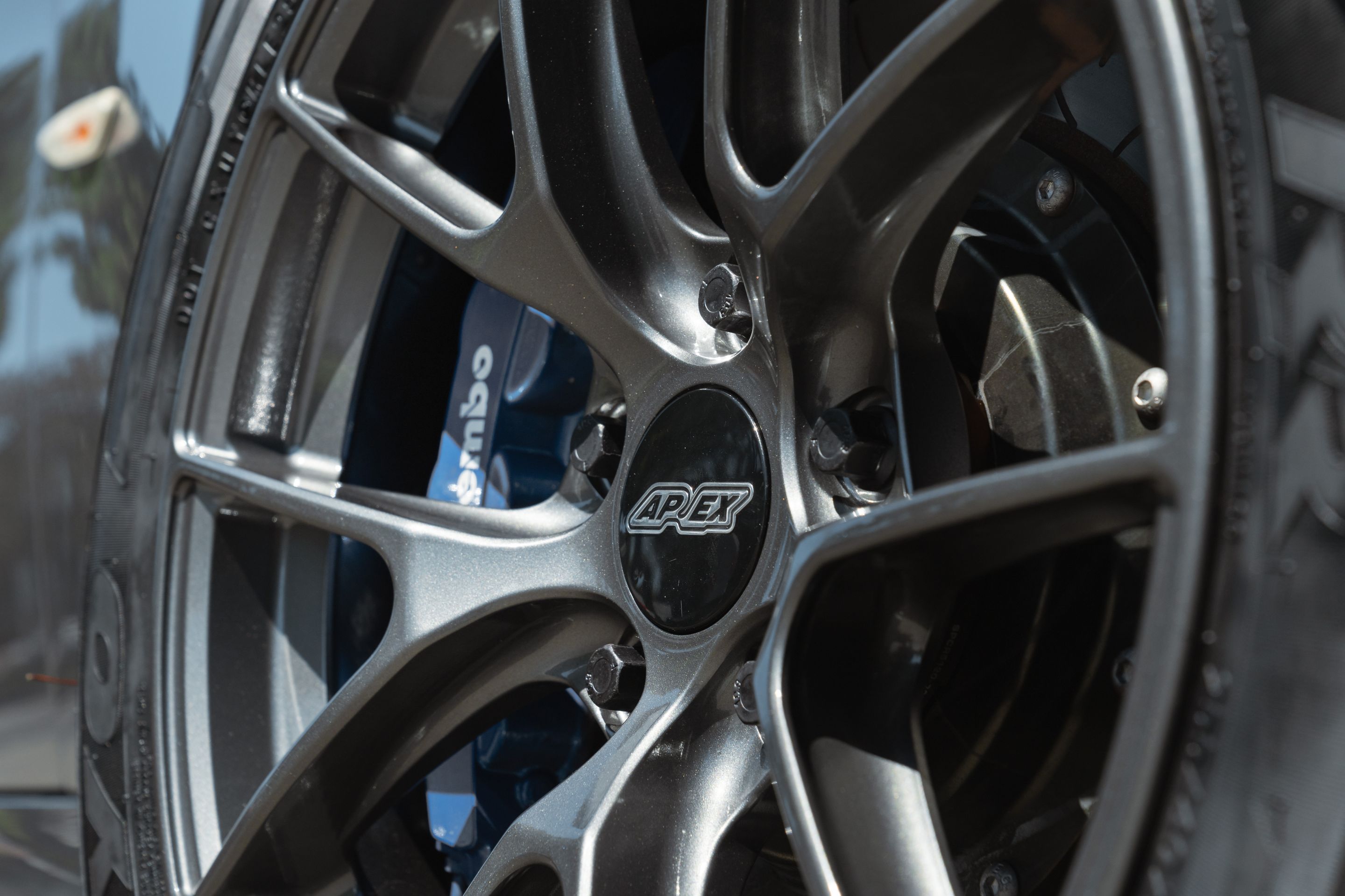 Grey BMW E90 LCI Sedan 3 Series with 17" VS-5RS Apex wheels in Anthracite