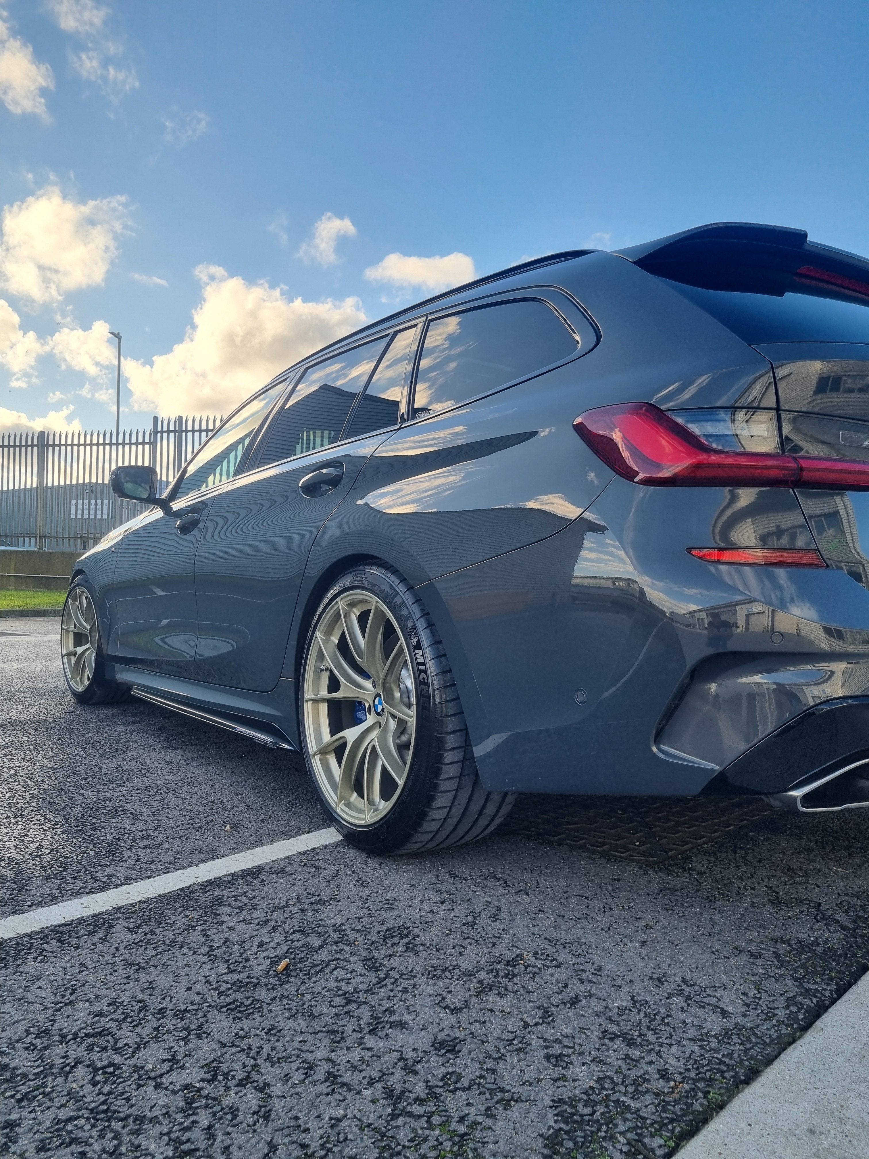 Black BMW G21 Wagon 3 Series with 19" VS-5RS Apex wheels in Motorsport Gold