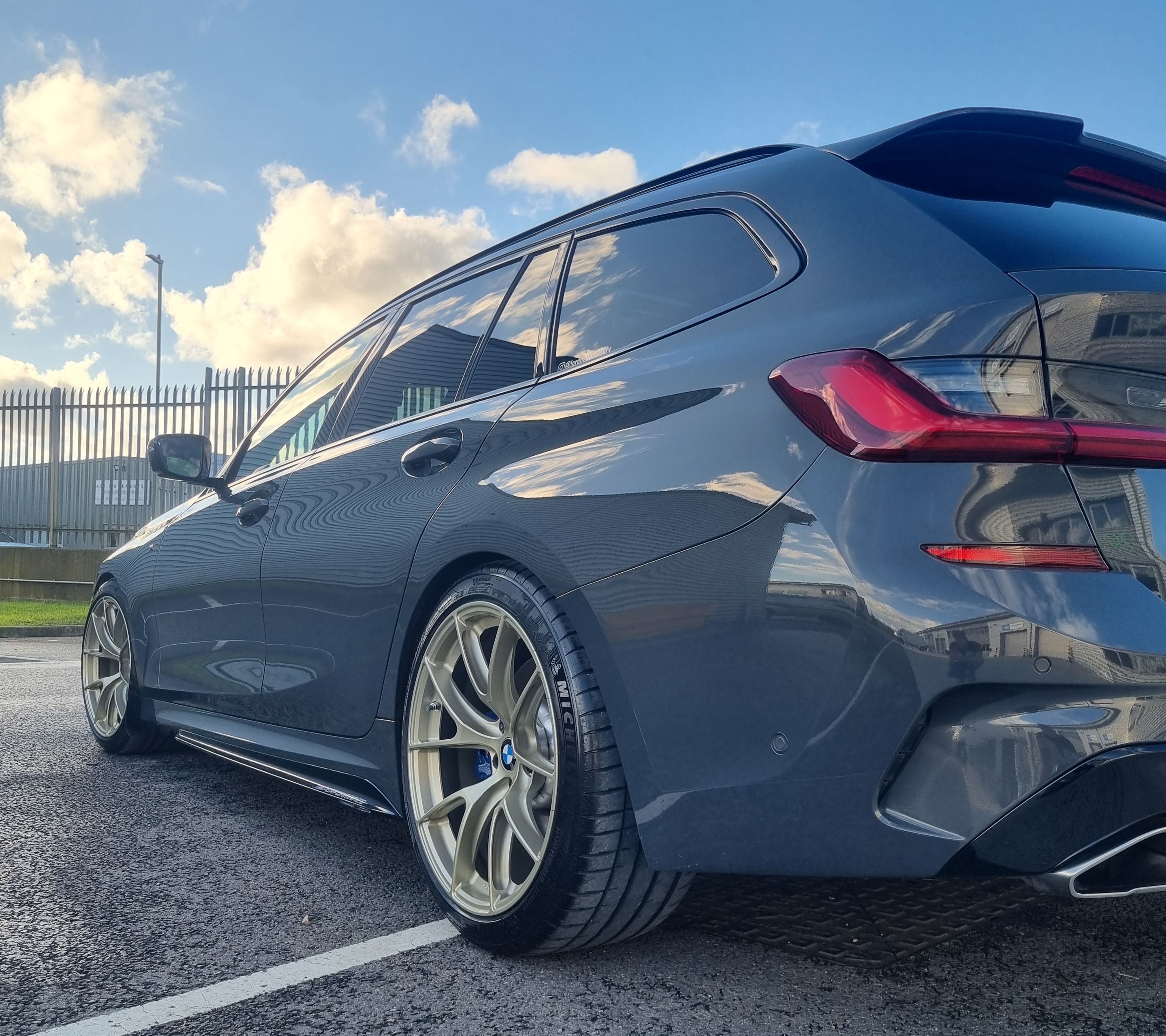Black BMW G21 Wagon 3 Series with 19" VS-5RS Apex wheels in Motorsport Gold