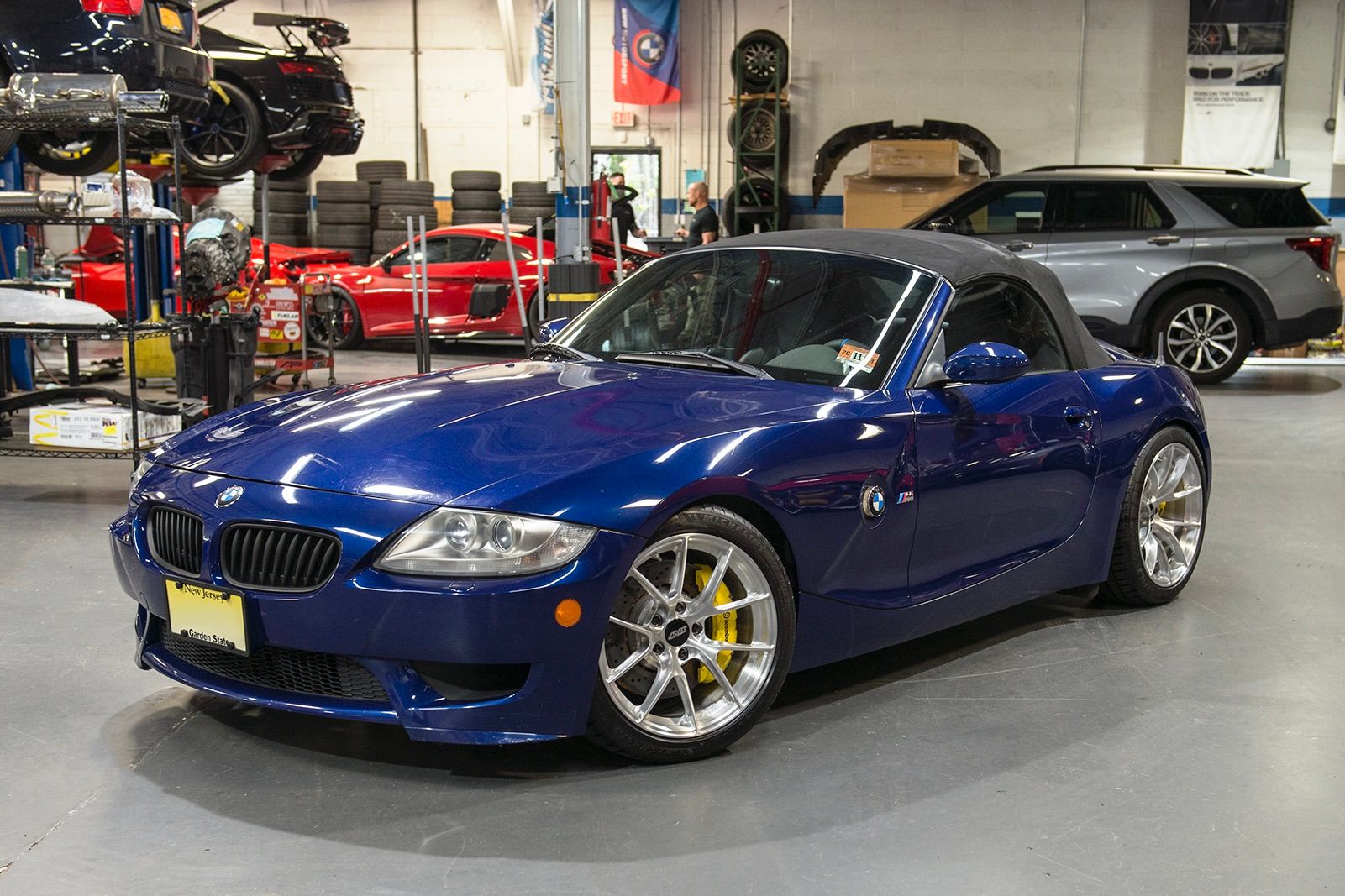 Blue BMW E85 Roadster Z4 M with 18" VS-5RS Apex wheels in Brushed Clear