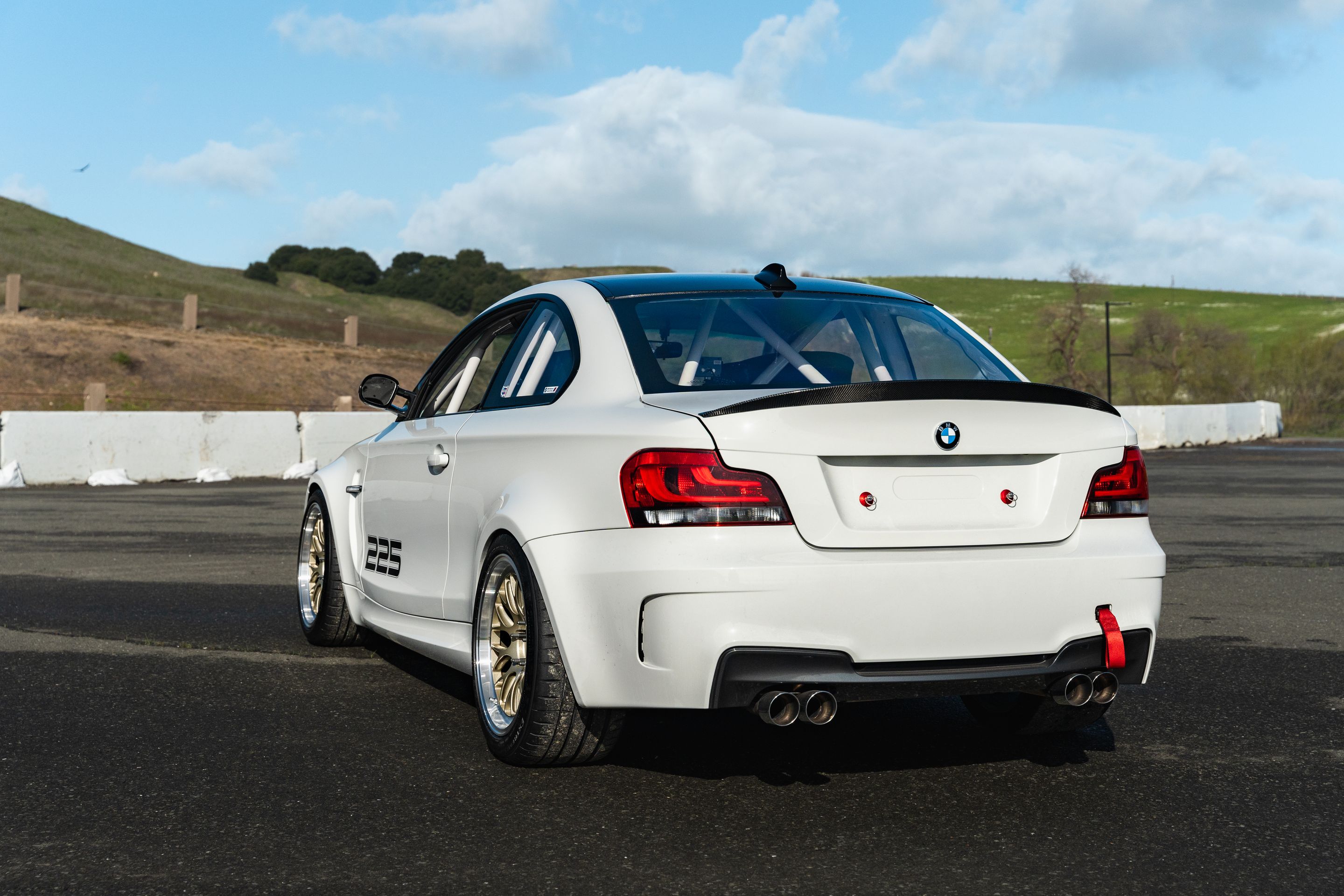 White BMW E82 1M with 18" ML-10RT Apex wheels in Machined Lip Gloss Motorsport Gold