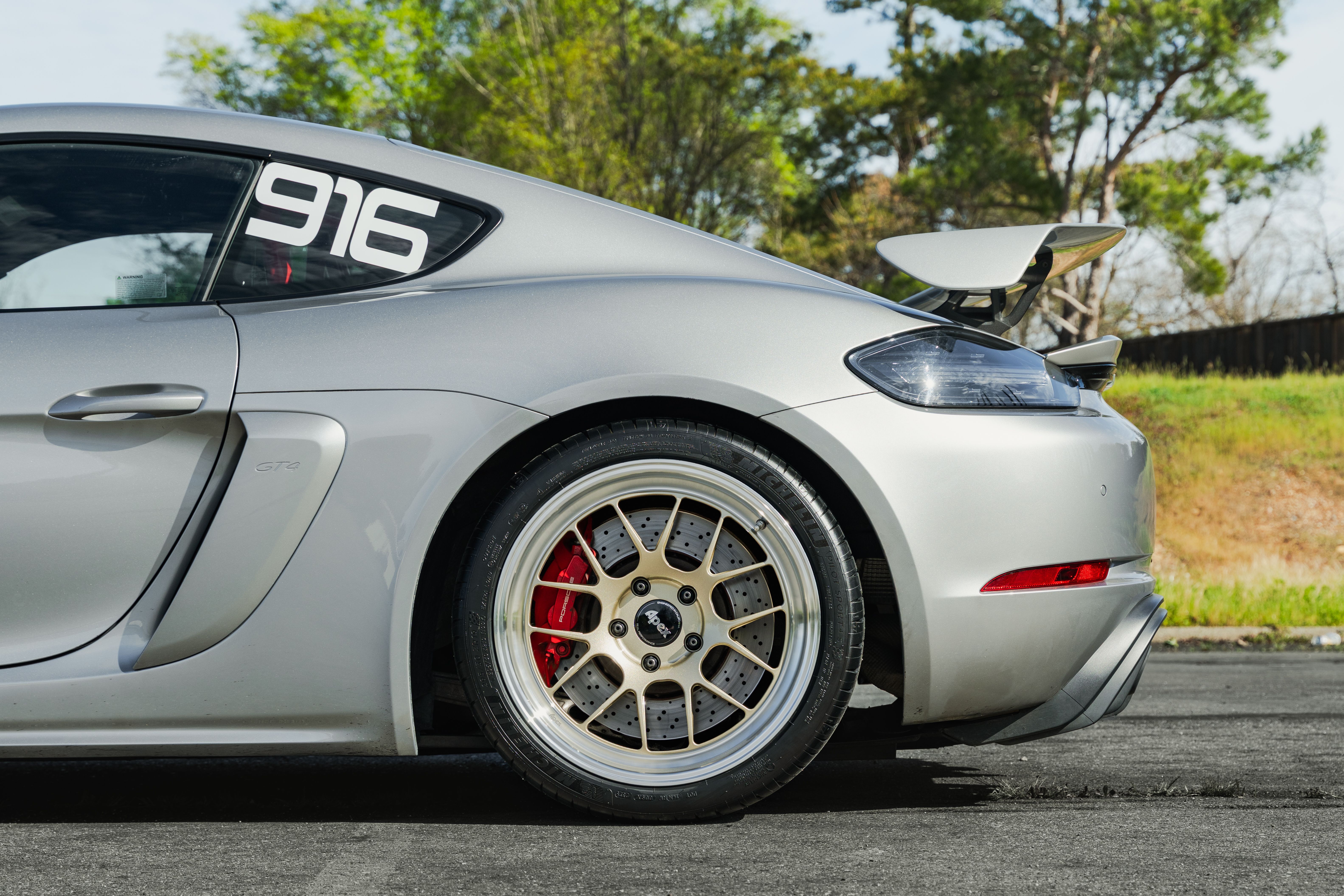 Porsche 718 Cayman GT4 with 19