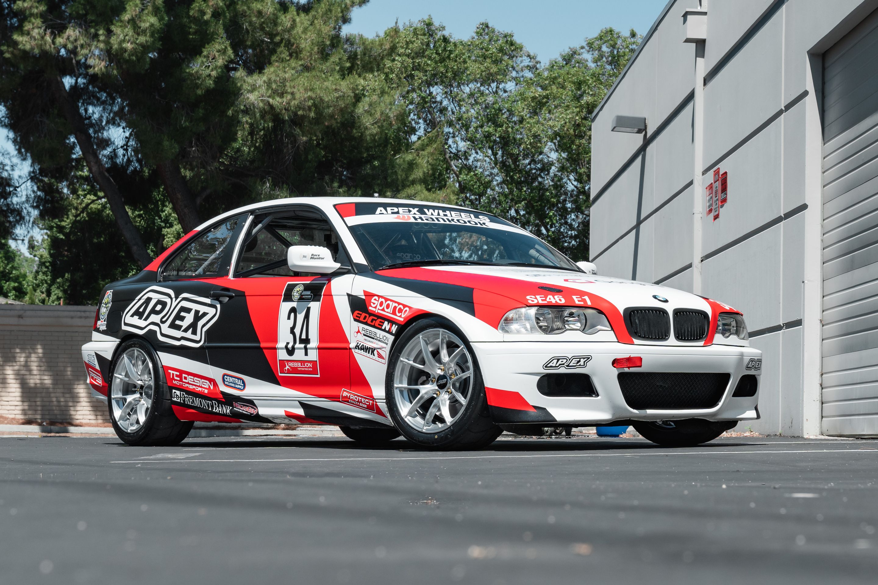 Multicolor BMW E46 3 Series with 17" VS-5RS Apex wheels in Brushed Clear