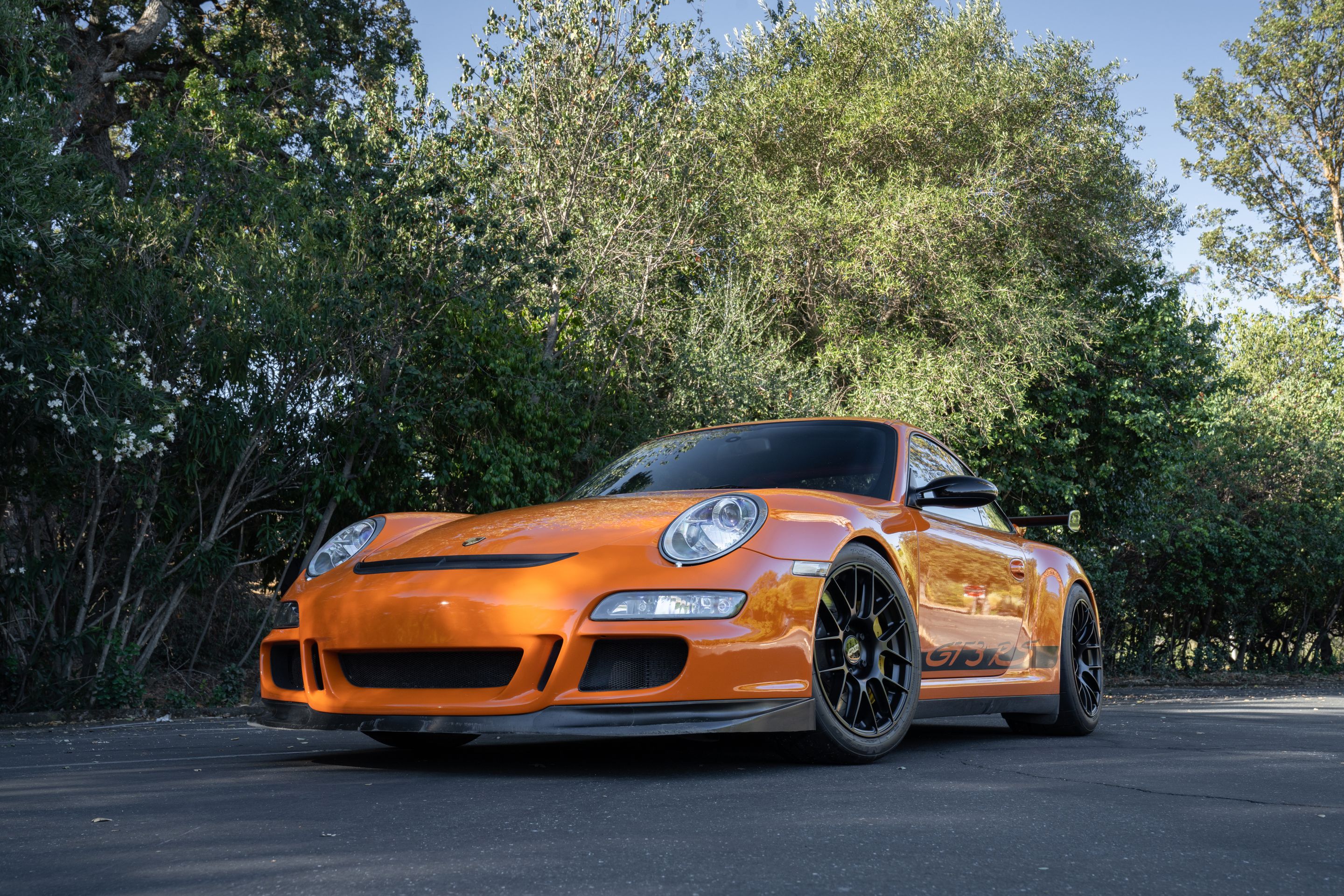 Orange Porsche 911 997 GT3 RS with 18" EC-7RS Apex wheels in Satin Black