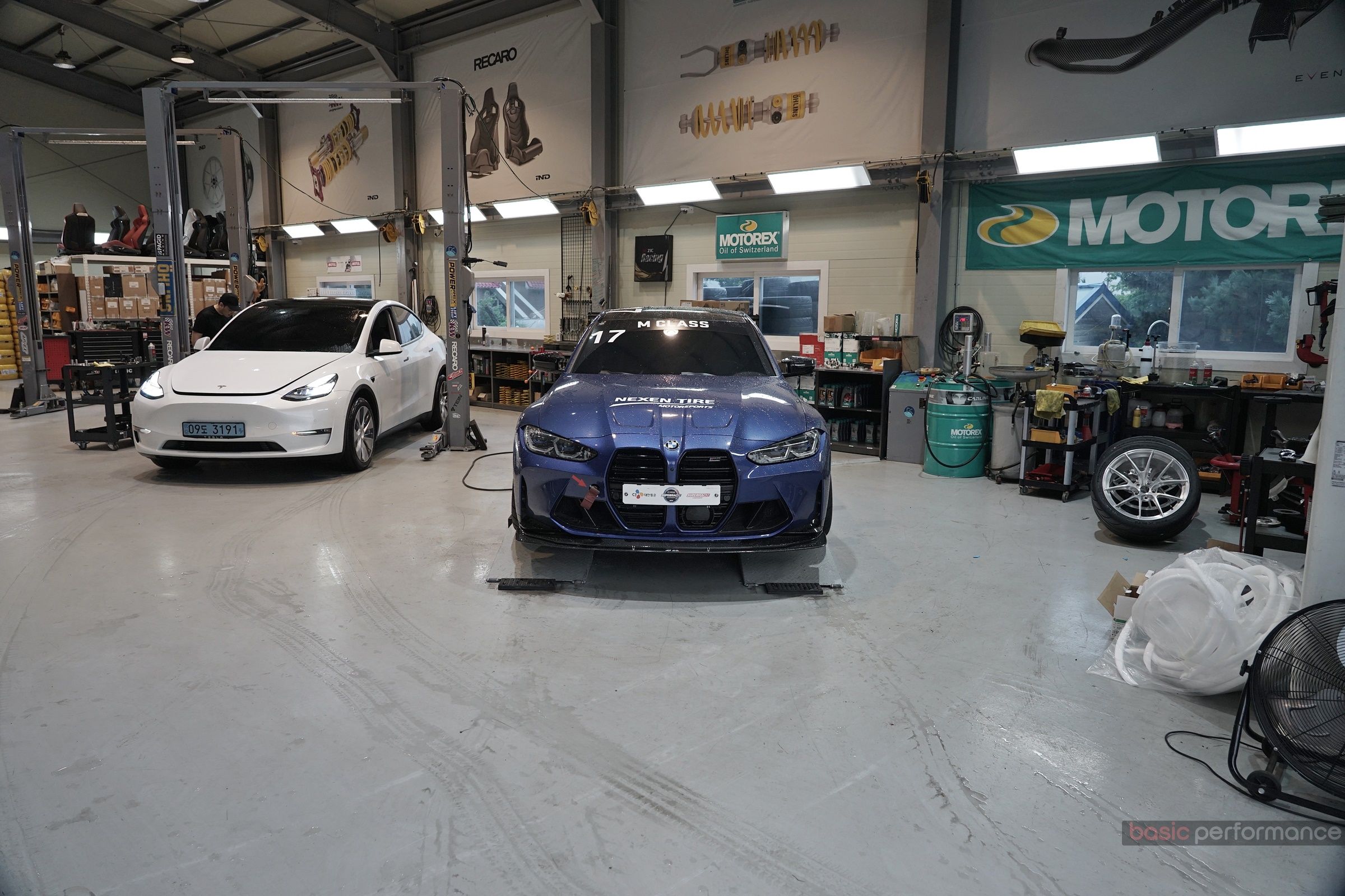 Blue BMW G80 M3 with 19" VS-5RS Apex wheels in Anthracite