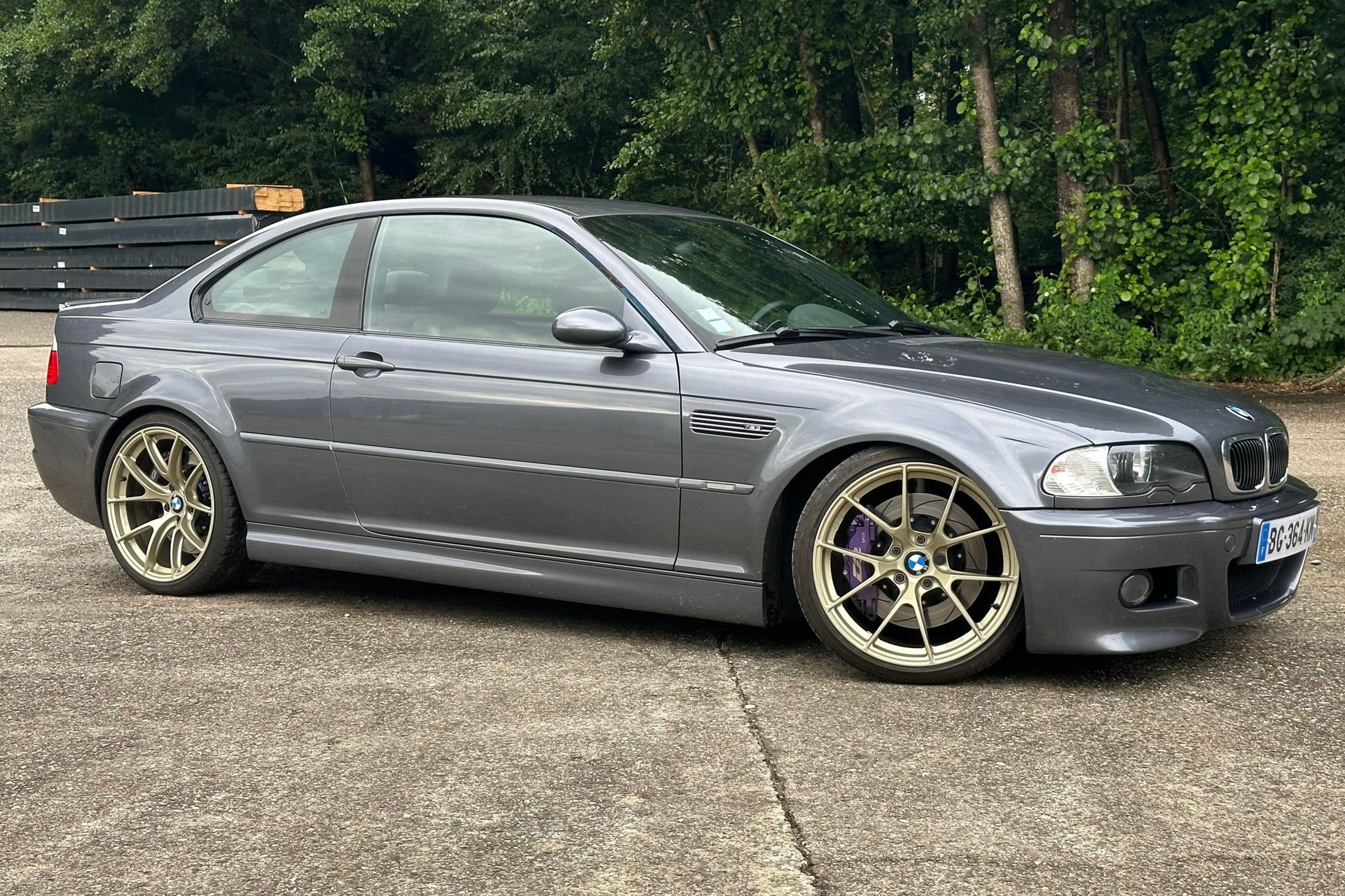 Grey BMW E46 M3 with 19" VS-5RS Apex wheels in Motorsport Gold