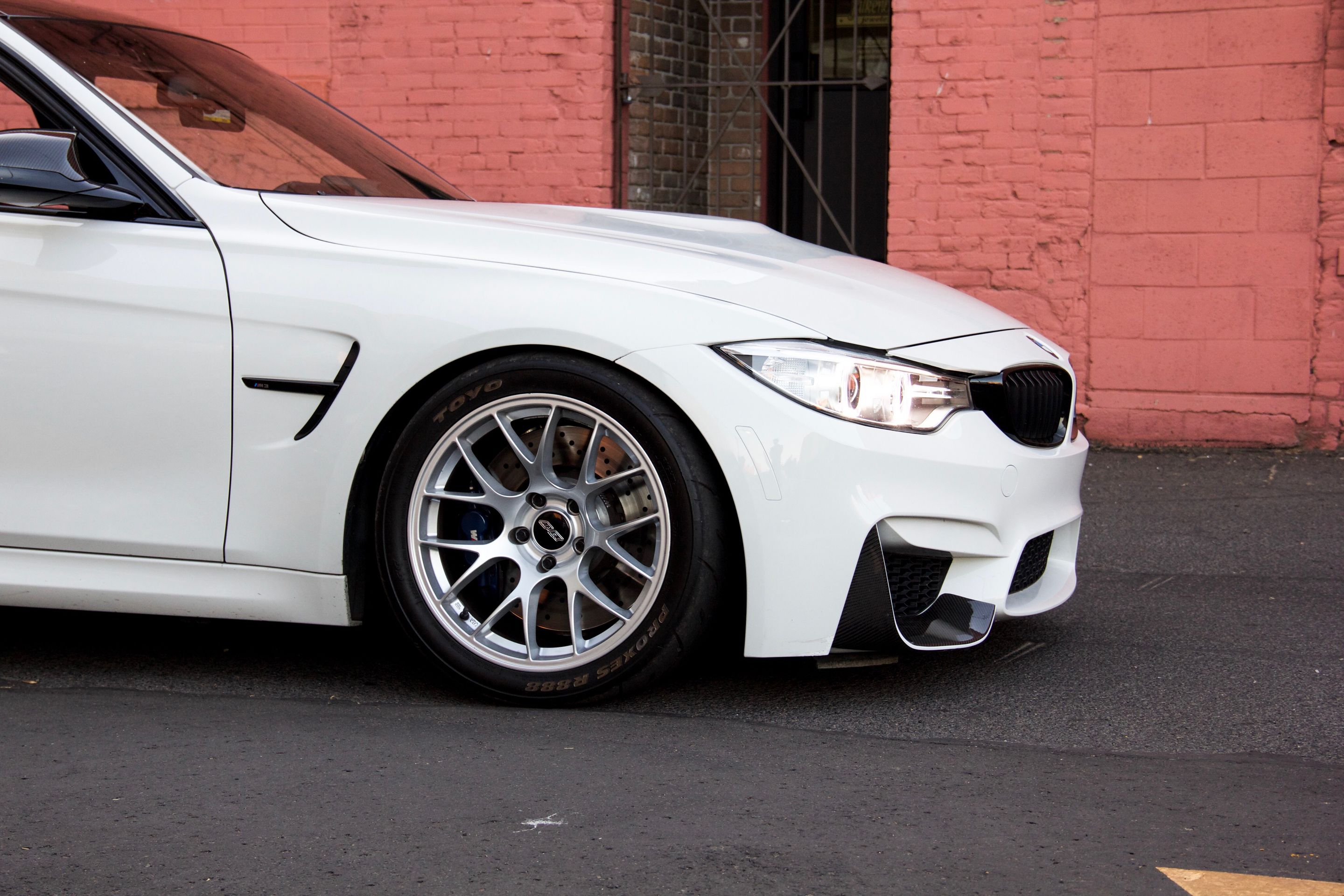 White BMW F80 M3 with 18" EC-7 Apex wheels in Race Silver