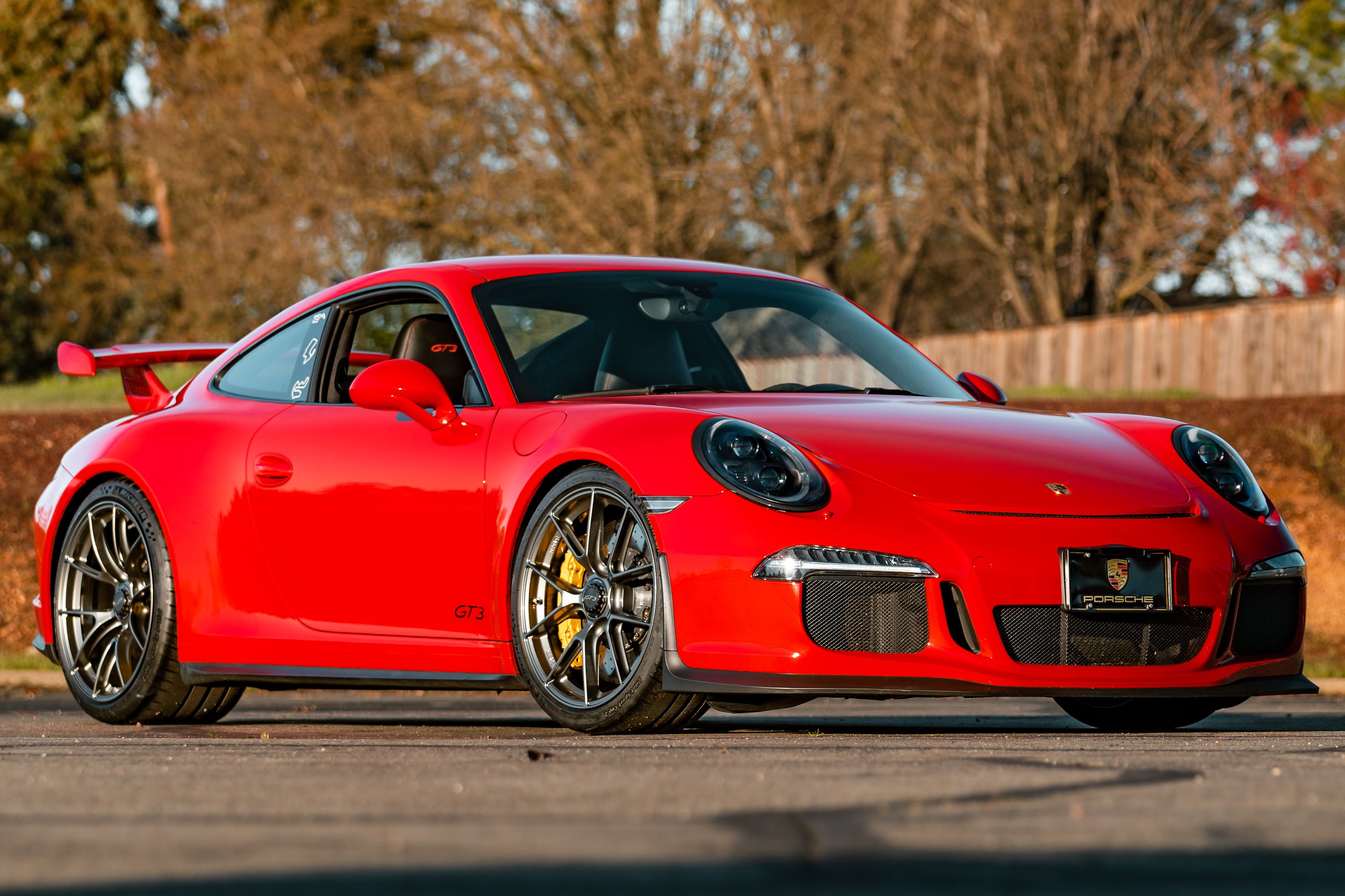 Red Porsche 911 991.1 GT3 with 20" VS-5RS Apex wheels in Anthracite