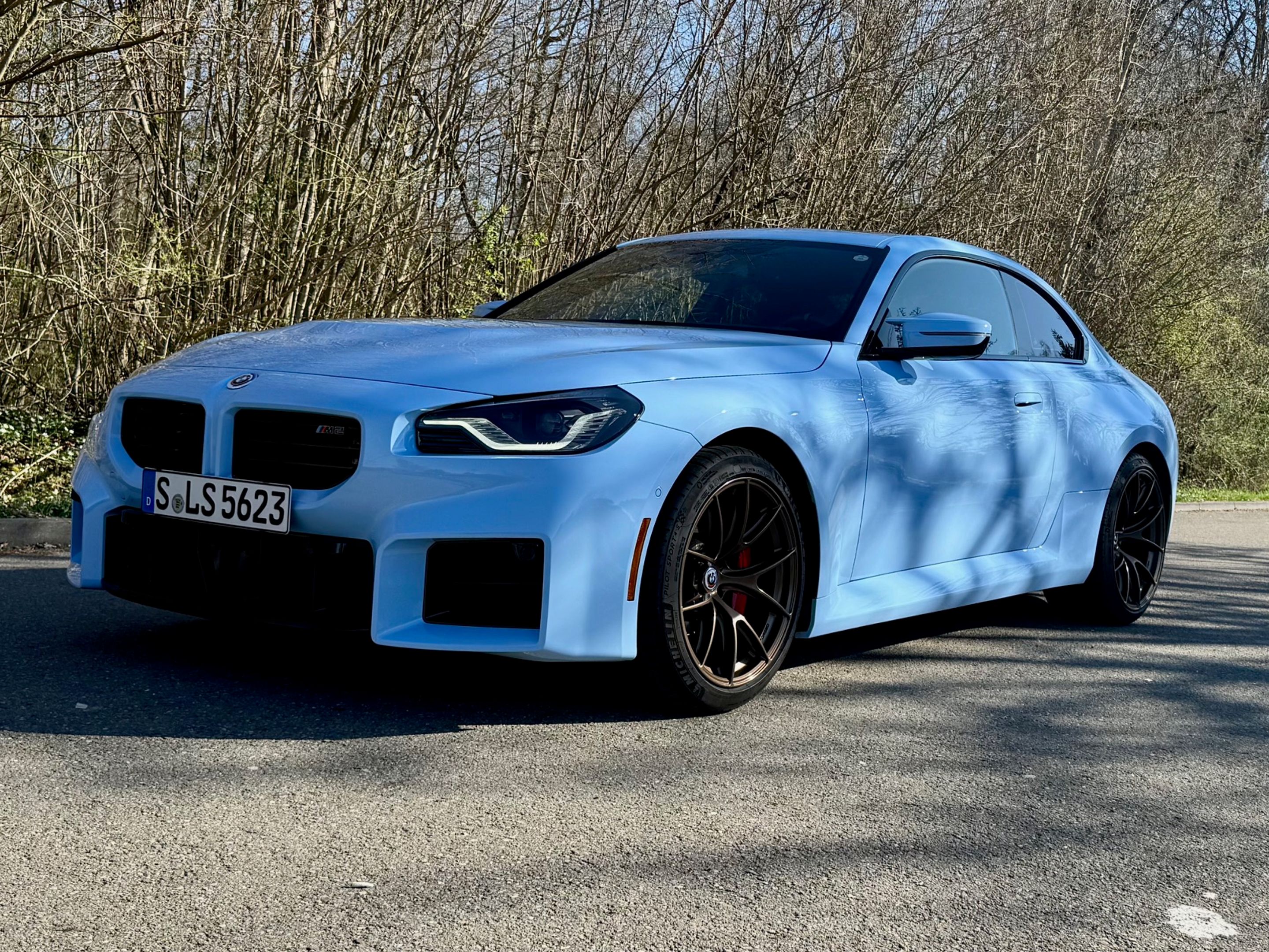 Blue BMW G87 M2 with 19"/20" VS-5RS Apex wheels in Satin Bronze