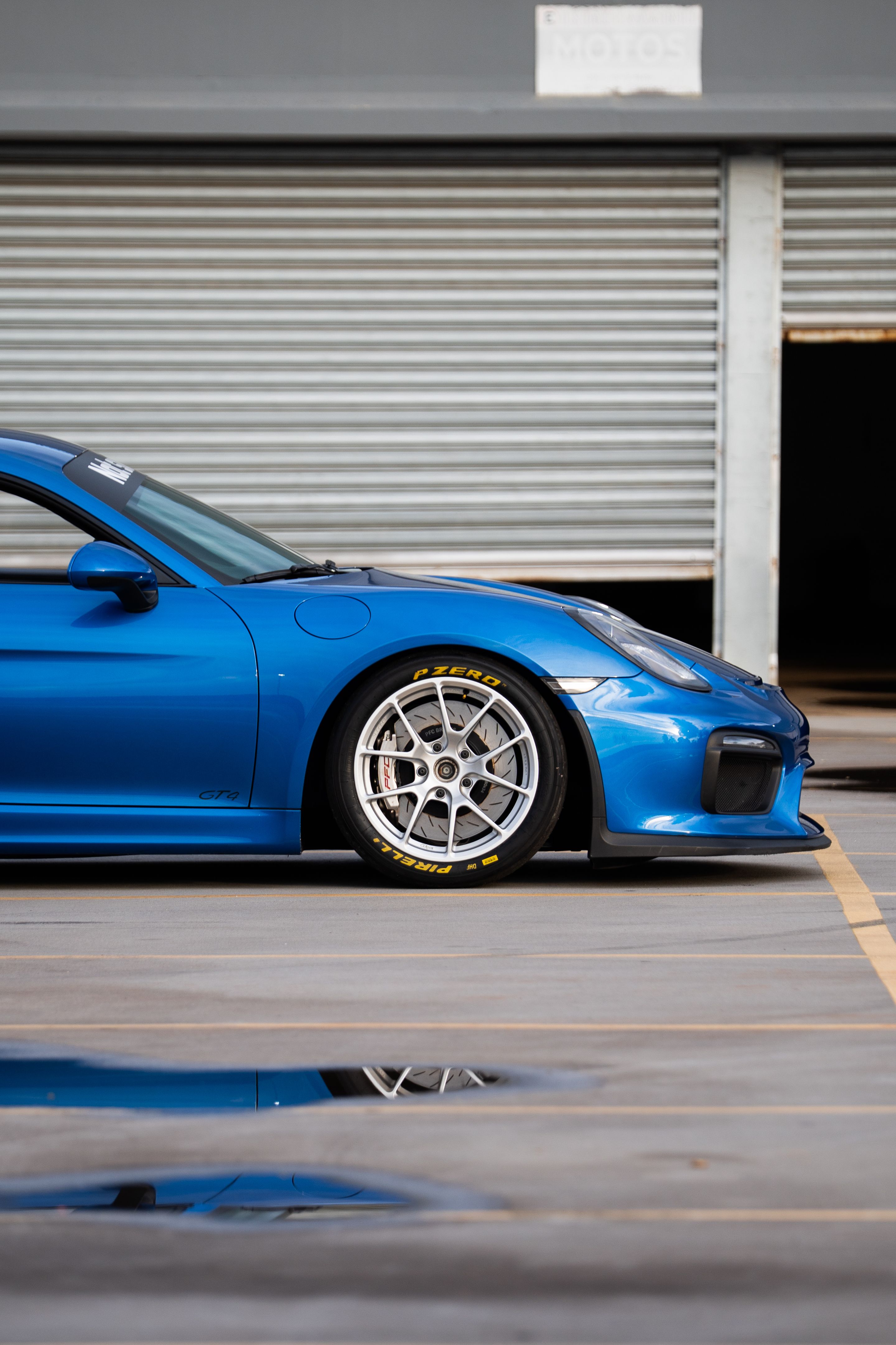 Blue Porsche 981 Cayman GT4 with 18" VS-5RE Apex wheels in Race Silver