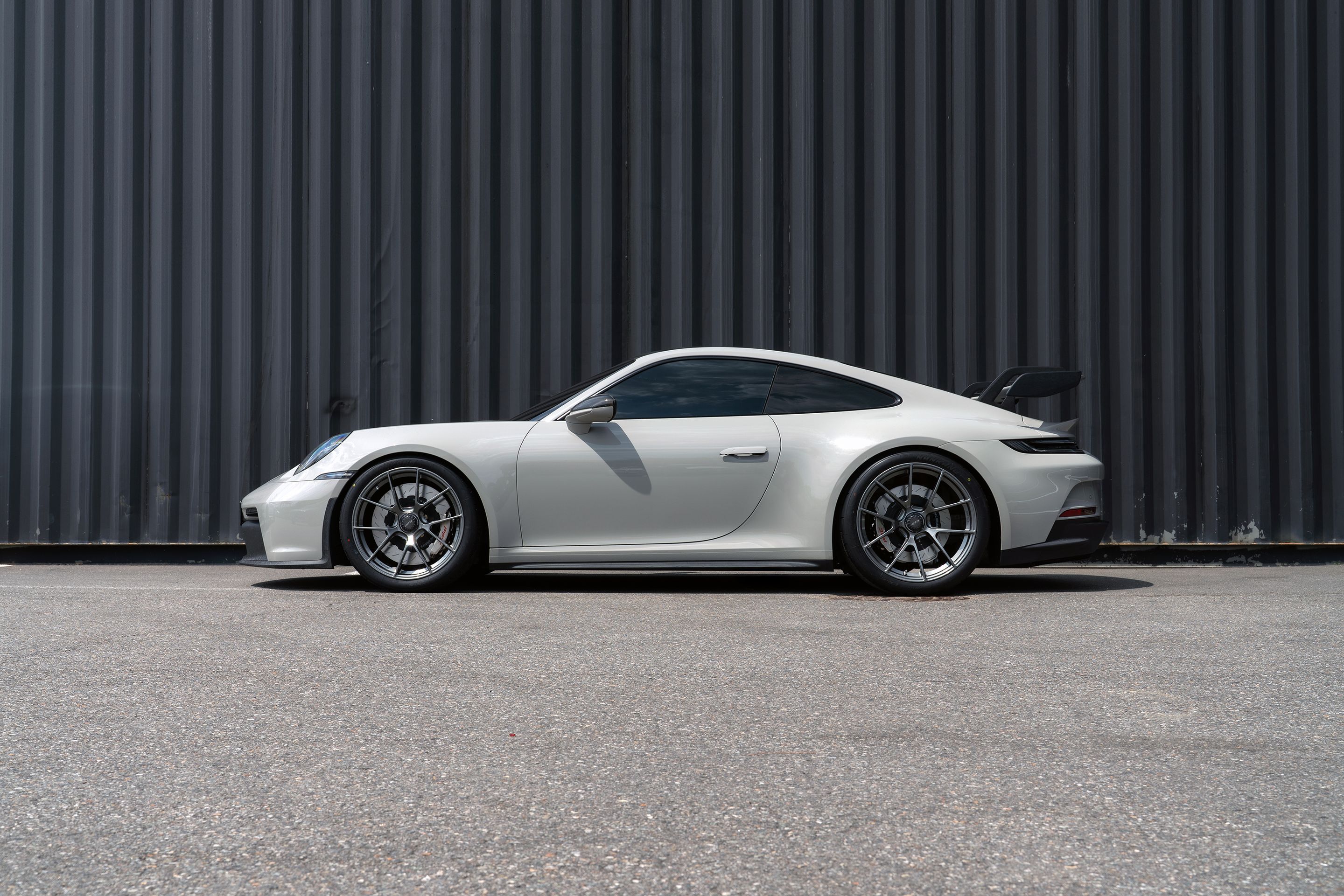 Grey Porsche 911 992.1 GT3 with 20"/21" VS-5RS Apex wheels in Anthracite