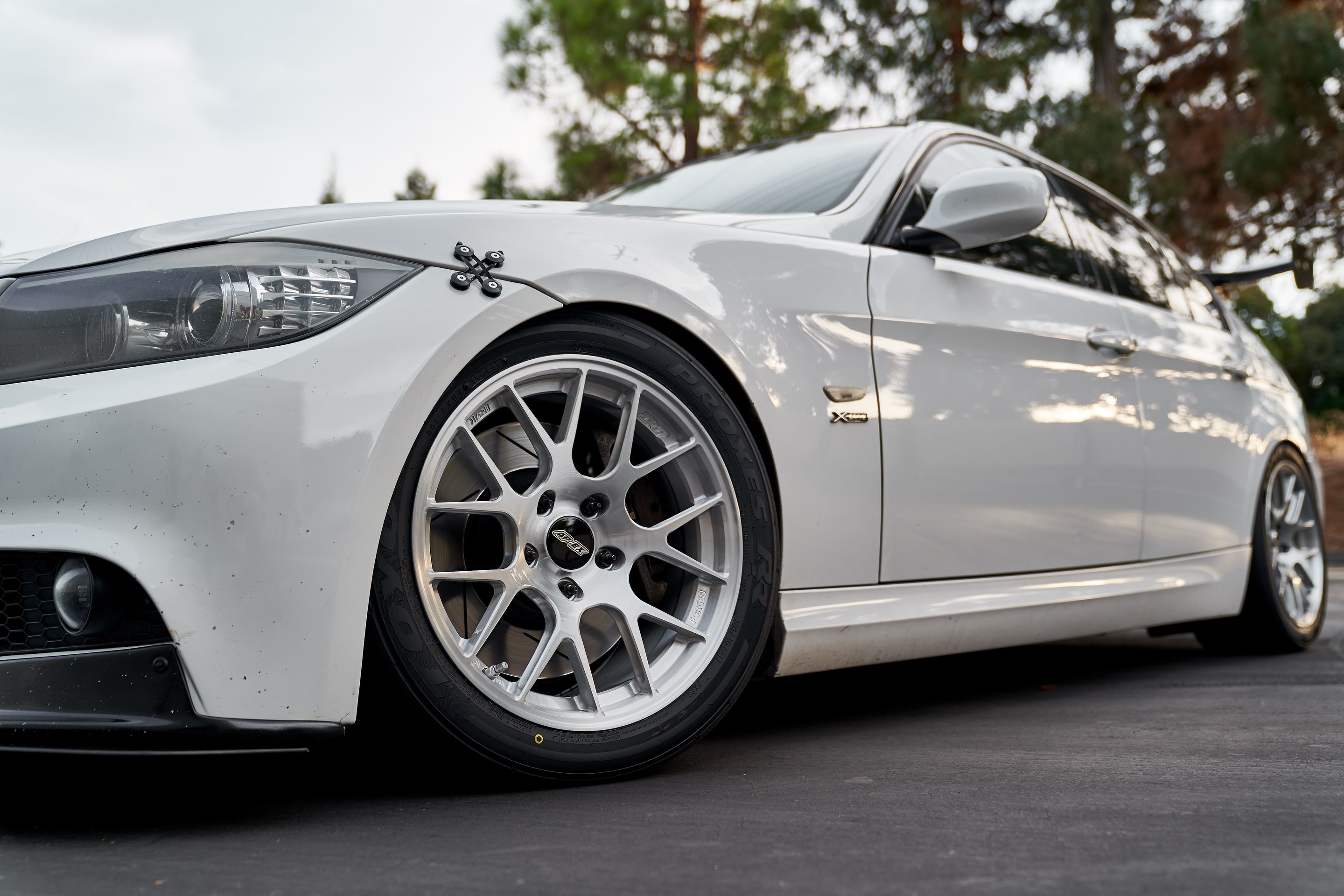 White BMW E90 LCI Sedan 3 Series with 17" EC-7R Apex wheels in Brushed Clear