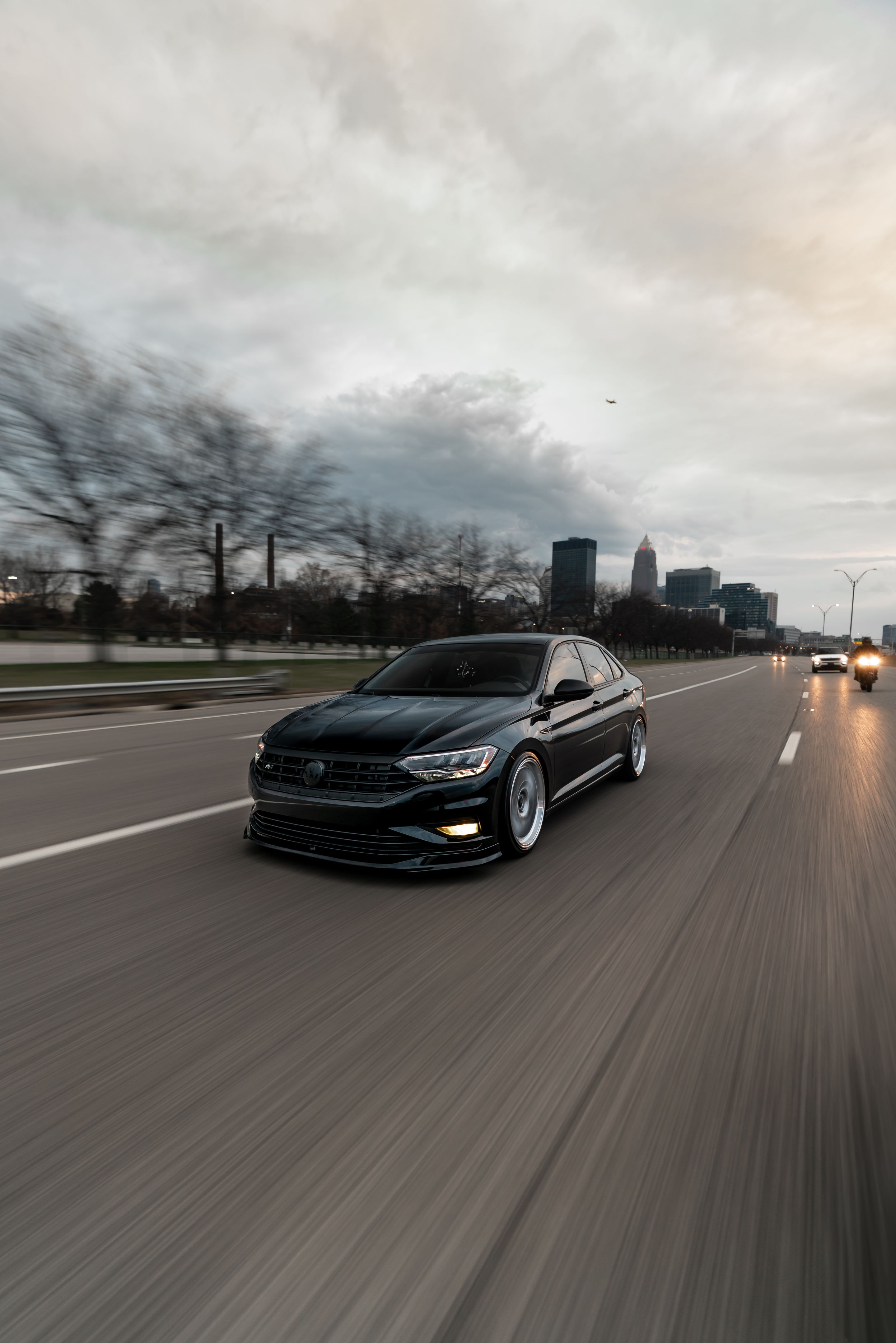 Black VW MK7 Jetta with 19" ML-10RT Apex wheels in Machined Lip Race Silver