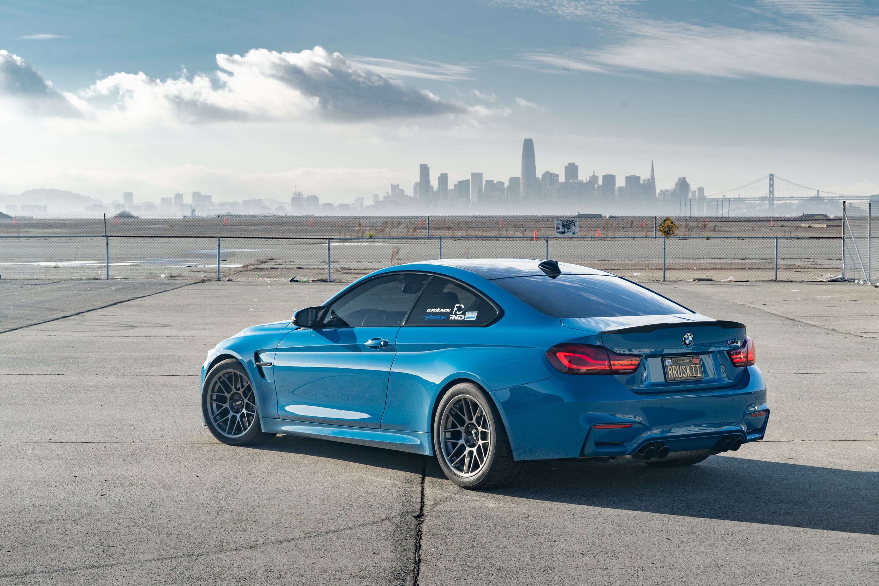 Blue BMW F82 Coupe M4 with 18" ARC-8 Apex wheels in Anthracite