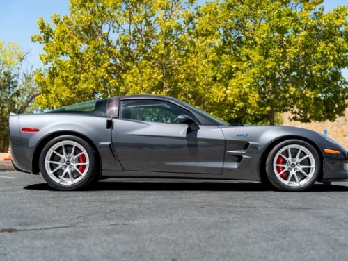 Grey Chevrolet Corvette - VS-5 in Race Silver