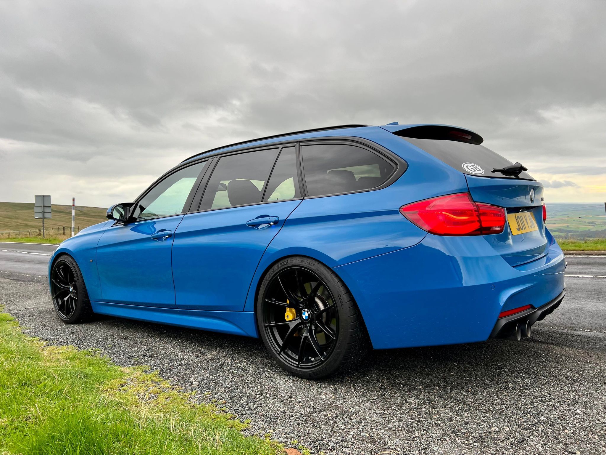 Blue BMW F31 Wagon 3 Series with 19" VS-5RS Apex wheels in Satin Black