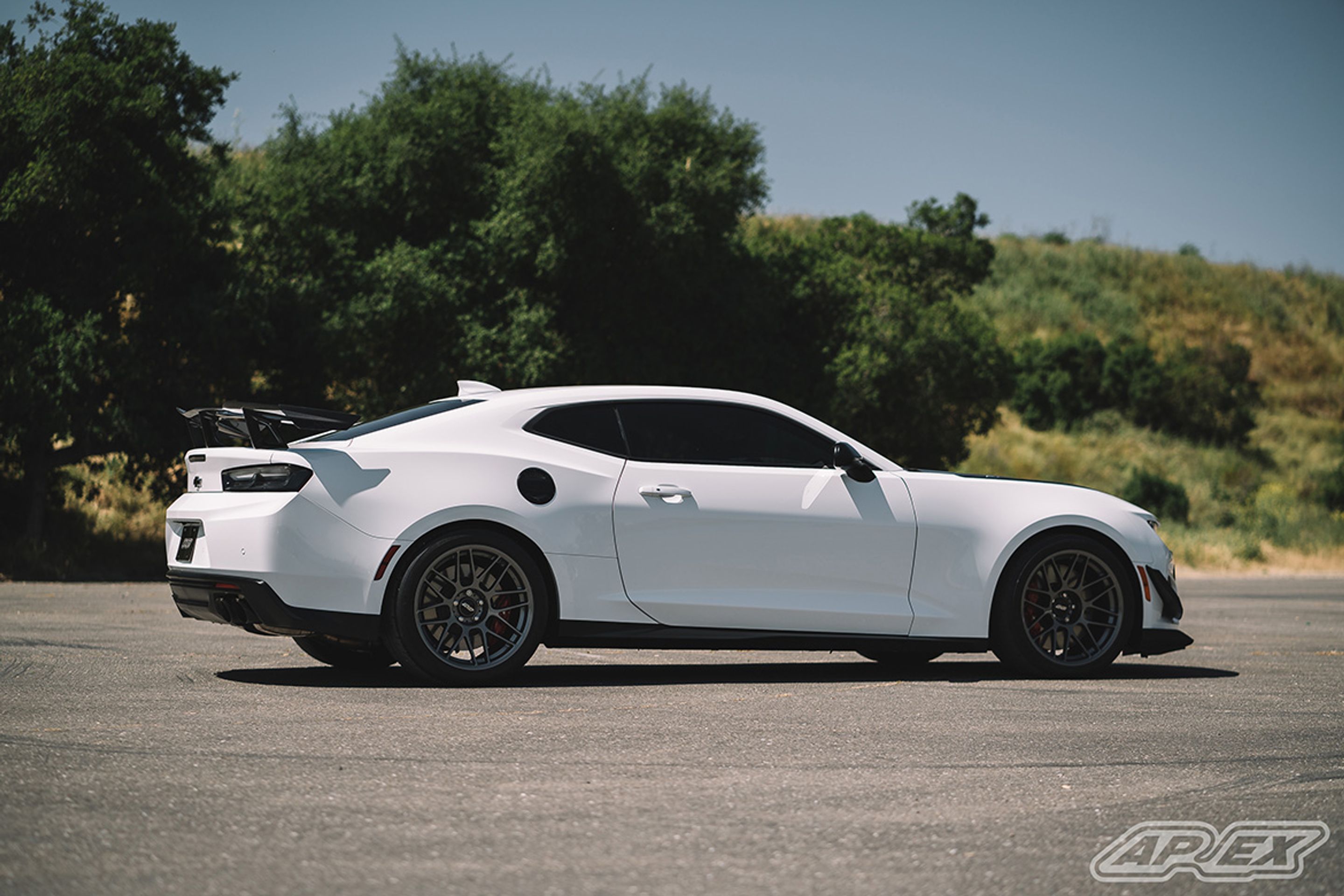 White Chevrolet 6th Gen Camaro ZL1 1LE with 19" ARC-8 Apex wheels in Anthracite