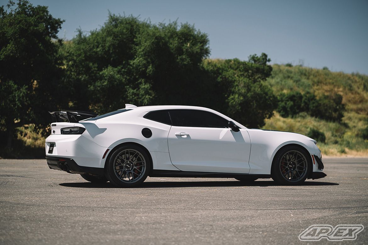 White Chevrolet 6th Gen Camaro ZL1 1LE with 19" ARC-8 Apex wheels in Anthracite