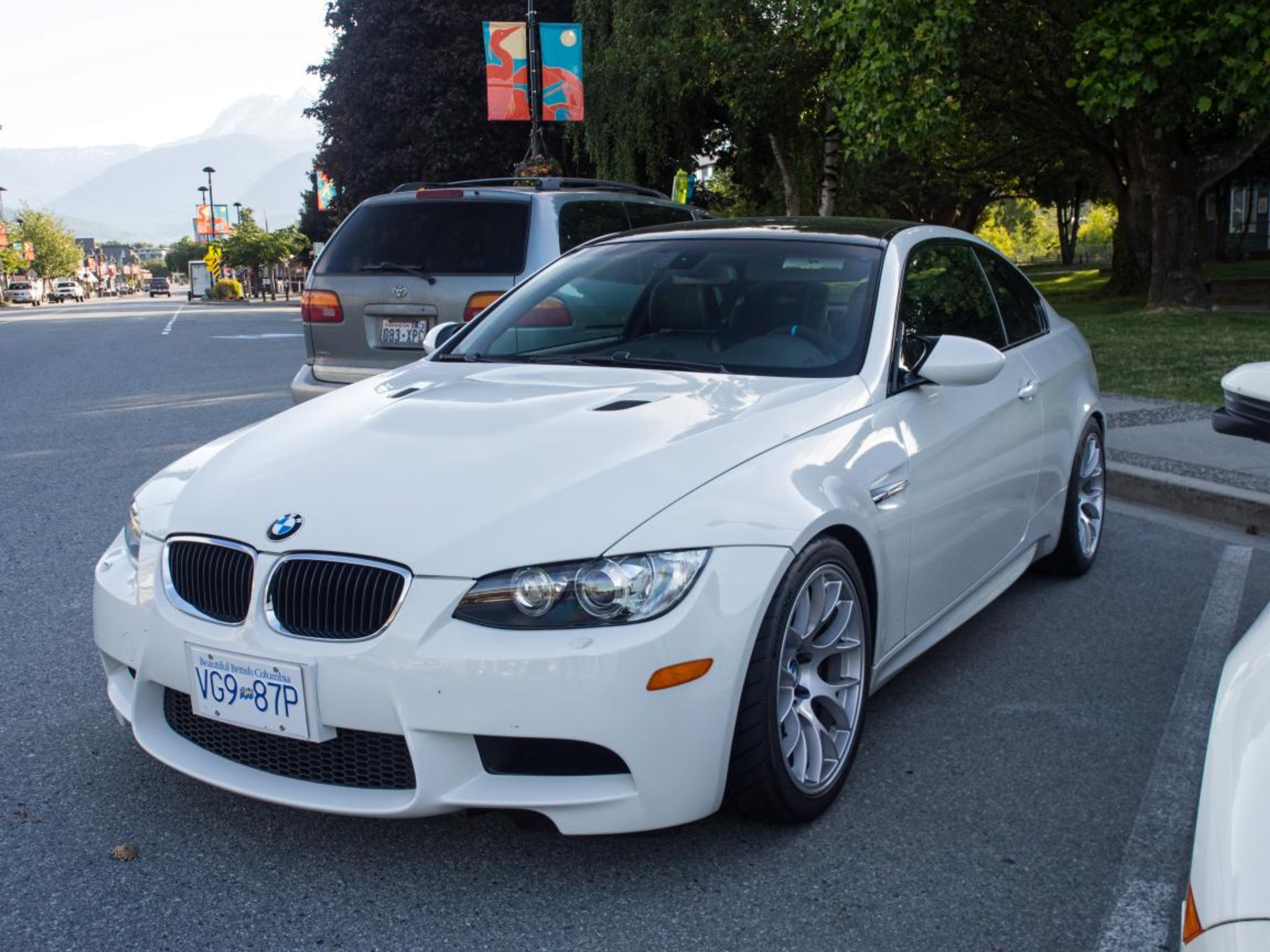 White BMW E92 Coupe M3 with 18" EC-7 Apex wheels in Race Silver
