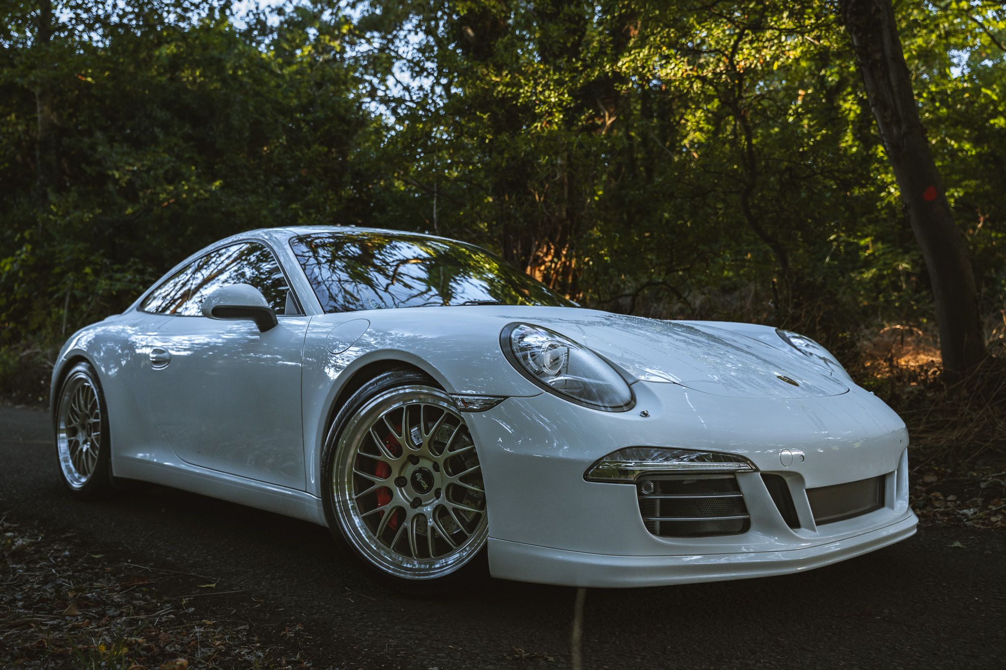 White Porsche 911 - ML-10RT in Machined Lip Gloss Motorsport Gold