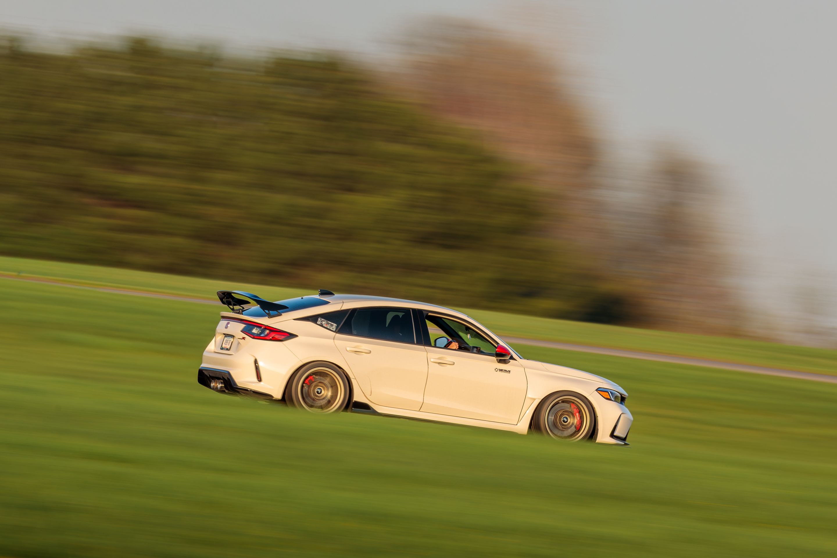 White Honda FL5 Civic Type-R with 18" VS-5RS Apex wheels in Motorsport Gold