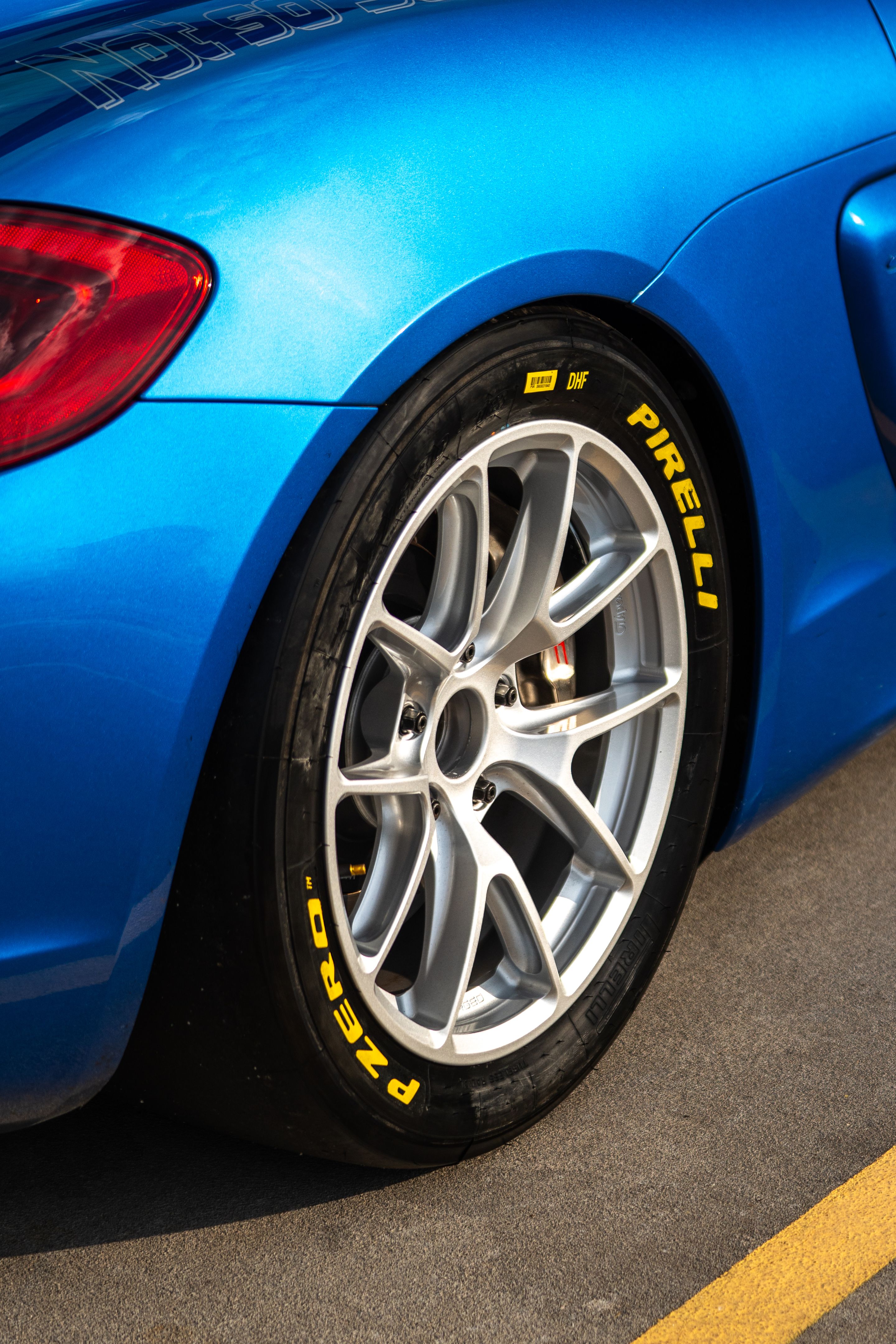 Blue Porsche 981 Cayman GT4 with 18" VS-5RE Apex wheels in Race Silver