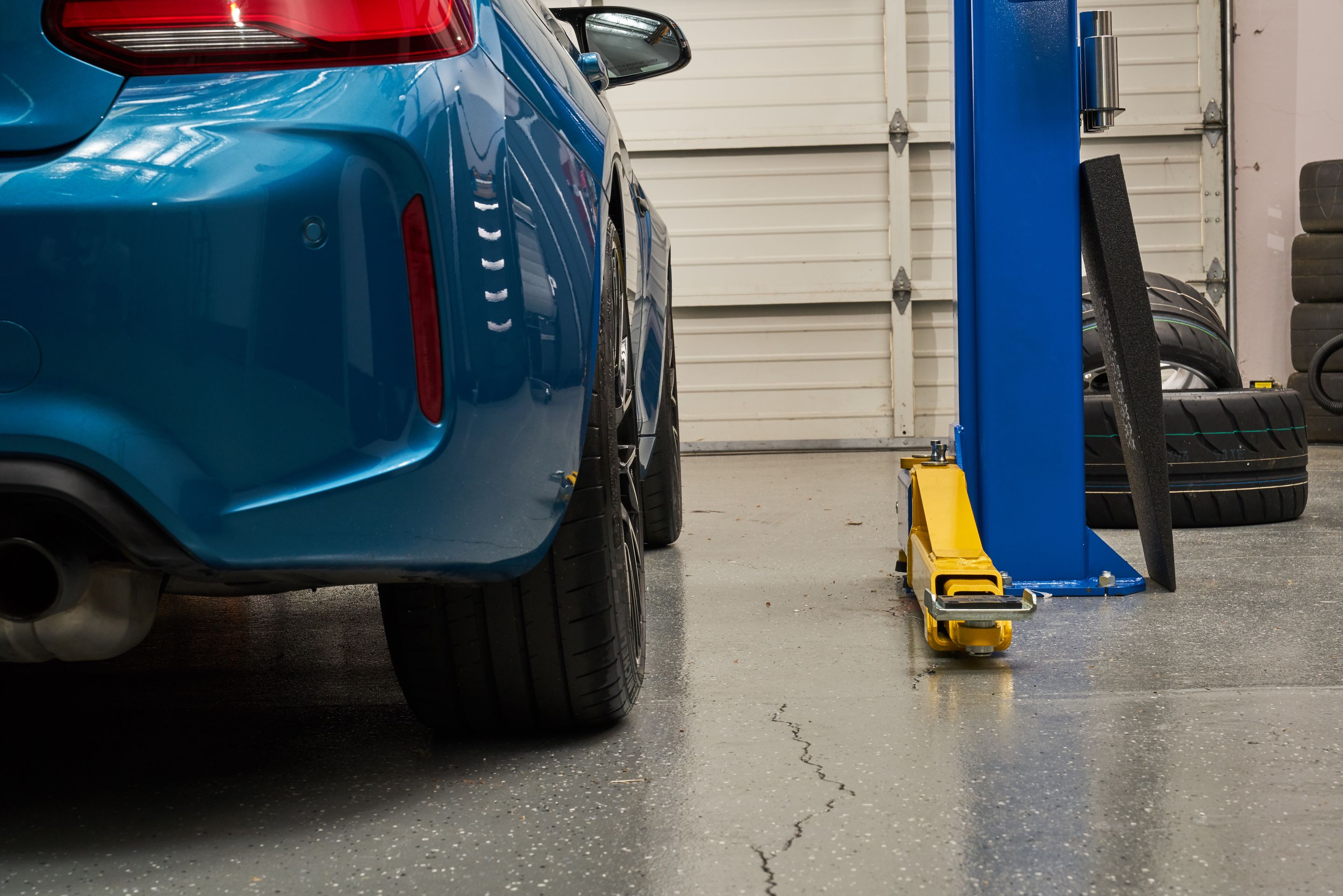 Blue BMW F87 M2 with 19" EC-7 Apex wheels in Race Silver