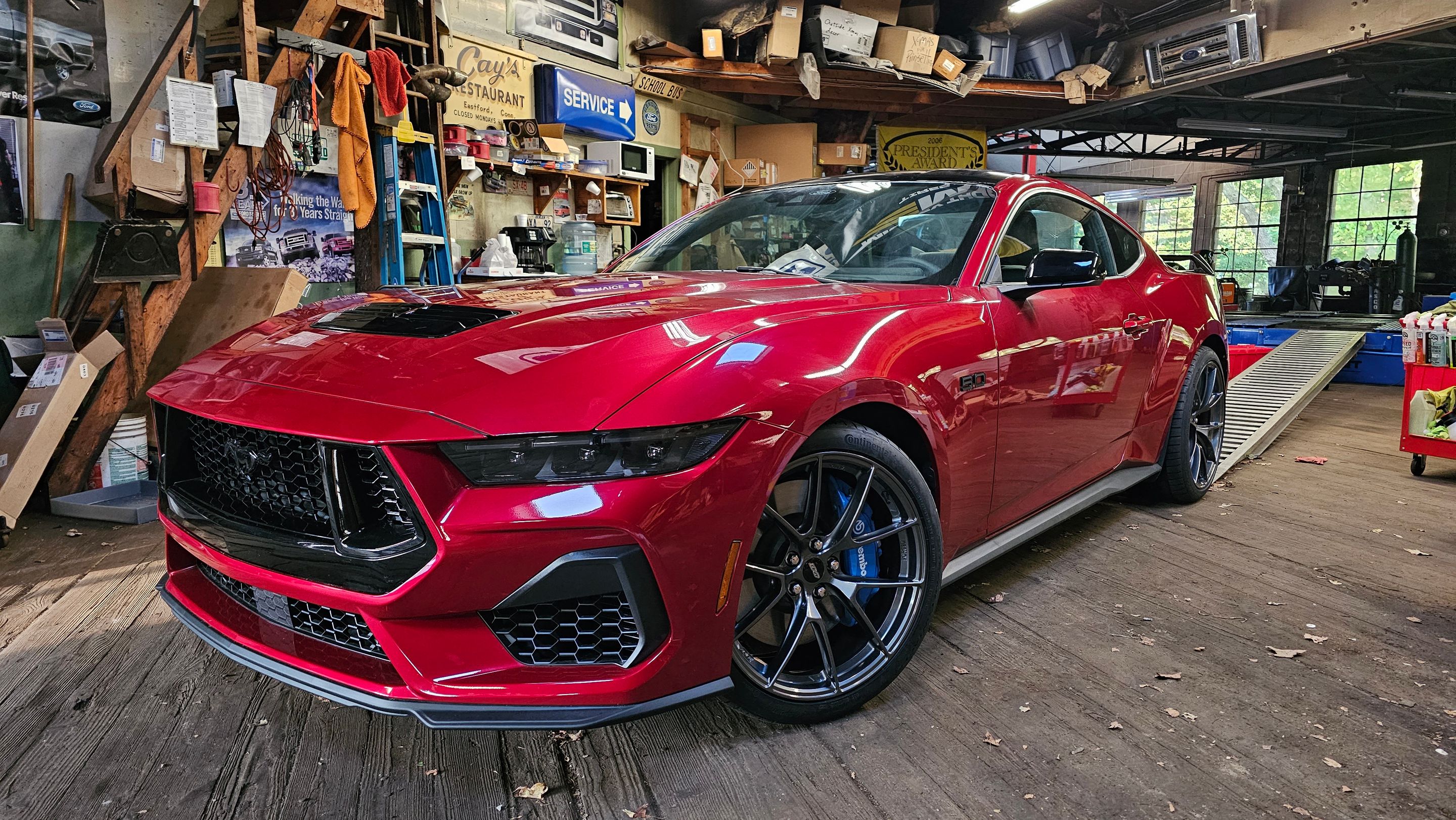 Red Ford S650 Mustang GT with 20" VS-5RS Apex wheels in Anthracite