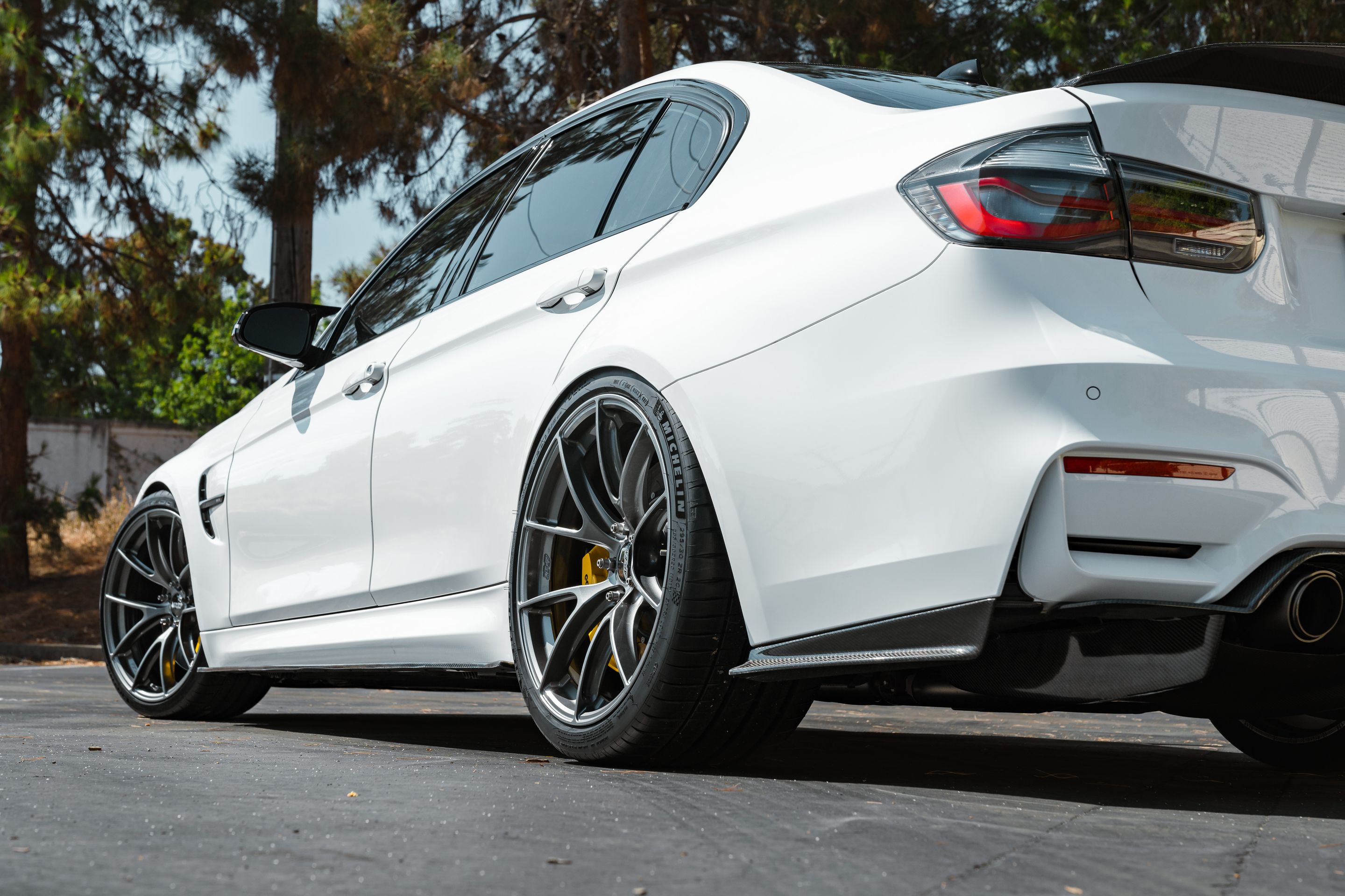 White BMW F80 M3 with 20" VS-5RS Apex wheels in Anthracite